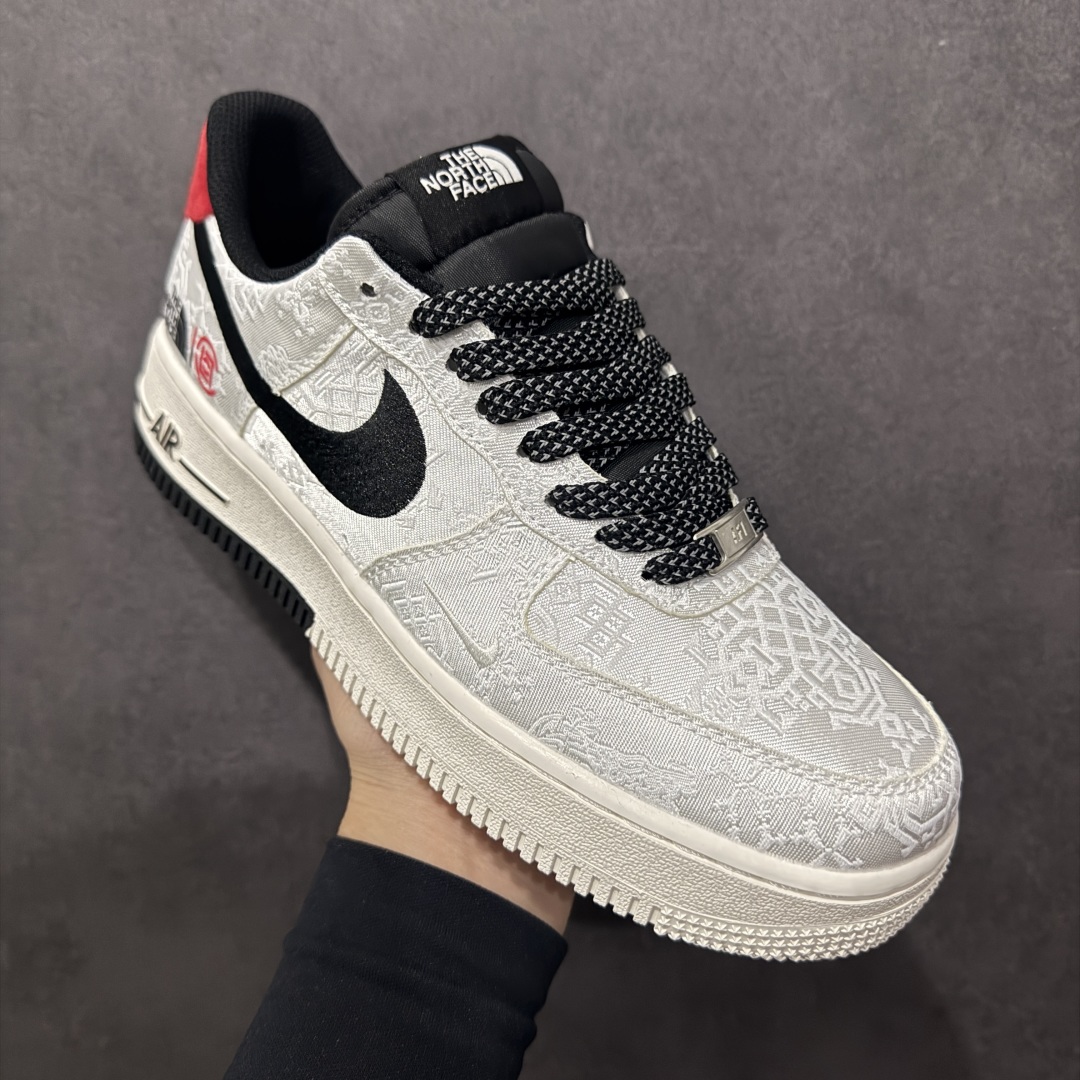 图片[3]-【定制版】海外限量发售 NIke Air Force 1 \’07 Low “北面冠希联名——双拼白丝绸”空军一号 低帮 运动鞋 休闲鞋 折边针车 工艺难度大 原楦头原纸板 原装鞋盒 定制五金配件 内置全掌气垫 原厂鞋底货号：DM6868-054 Size：36 36.5 37.5 38 38.5 39 40 40.5 41 42 42.5 43 44 44.5 45 编码：HXS310320-莆田鞋批发中心