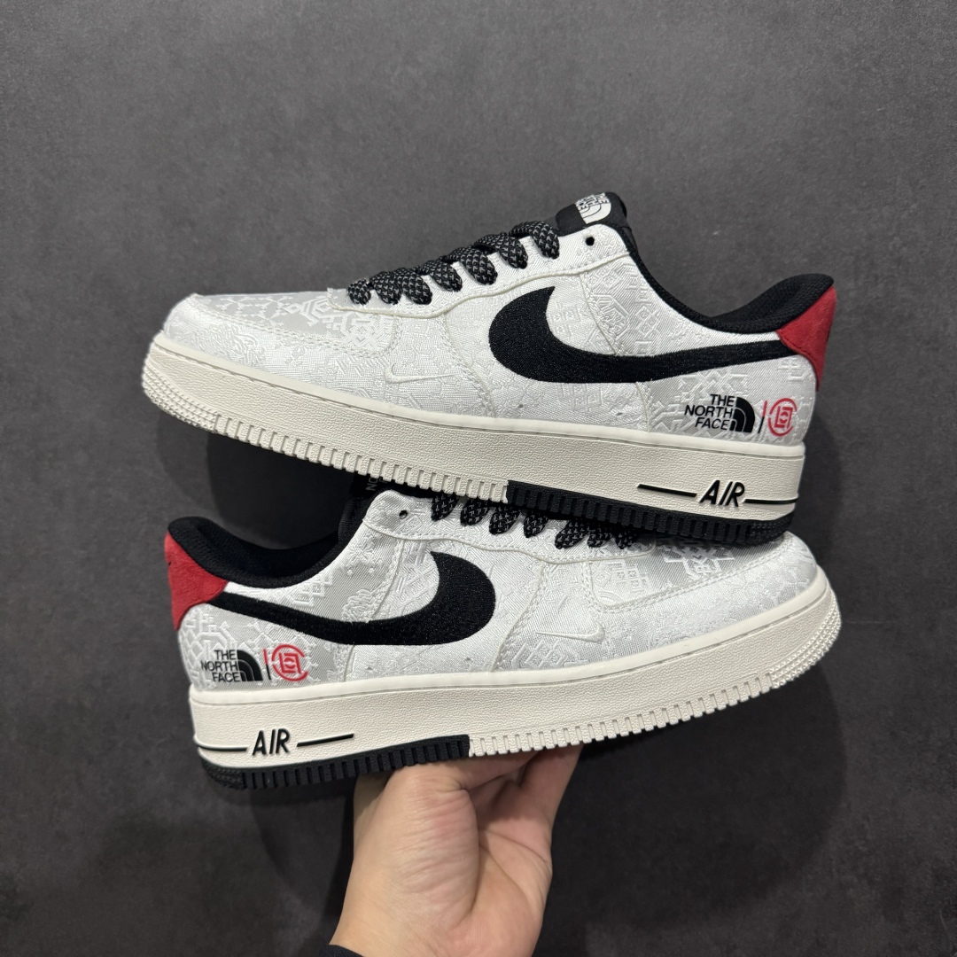 图片[9]-【定制版】海外限量发售 NIke Air Force 1 \’07 Low “北面冠希联名——双拼白丝绸”空军一号 低帮 运动鞋 休闲鞋 折边针车 工艺难度大 原楦头原纸板 原装鞋盒 定制五金配件 内置全掌气垫 原厂鞋底货号：DM6868-054 Size：36 36.5 37.5 38 38.5 39 40 40.5 41 42 42.5 43 44 44.5 45 编码：HXS310320-莆田鞋批发中心