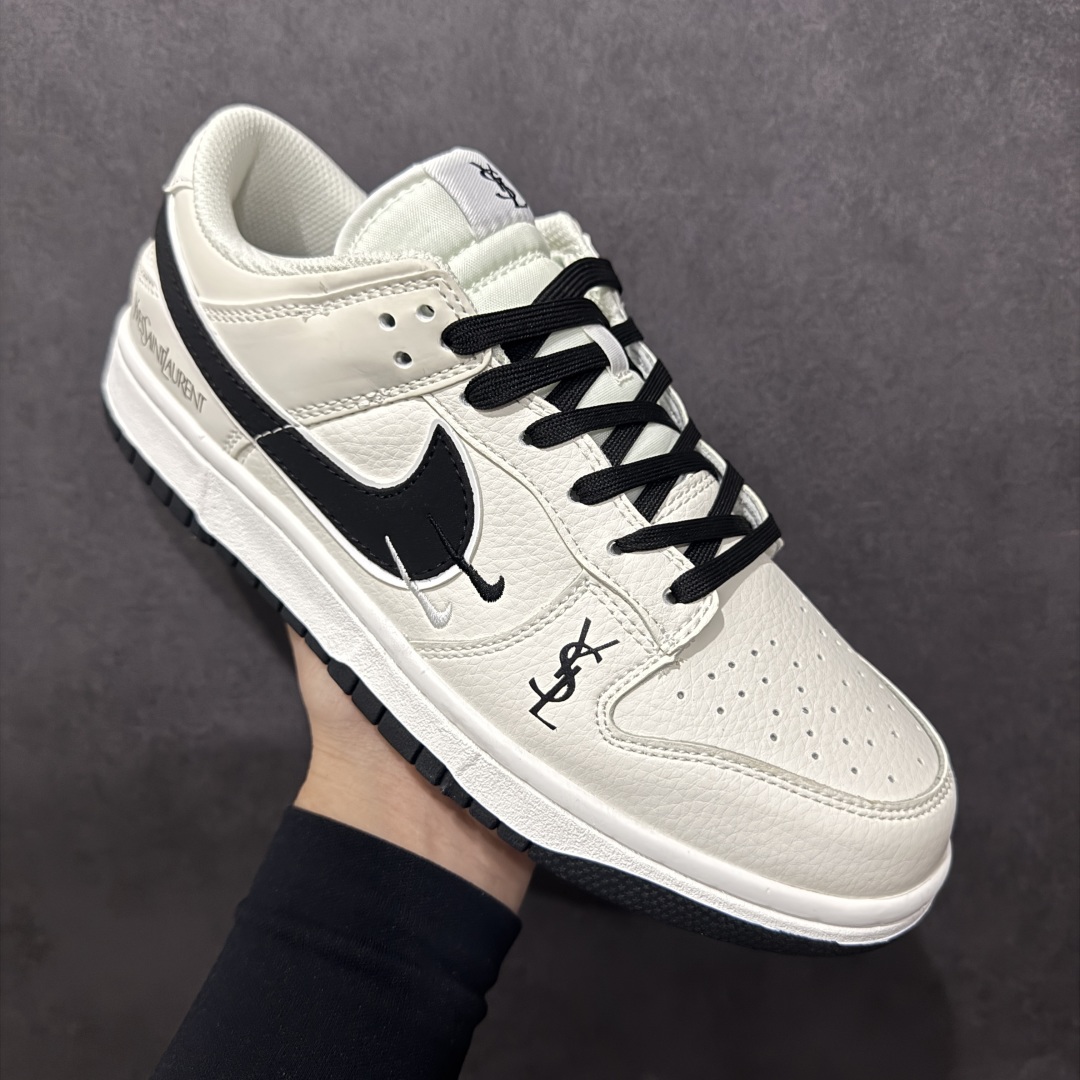 图片[3]-【定制版】NIKE SB Dunk Low 圣罗兰联名n性价比天花板 尝鲜先行版n原装头层材料 独家版型蒸餾加工帶來的是更好的视觉和脚感体验大厂纯原品质出货 清洁度 电绣工艺 皮料切割干净无任何毛边 细节完美官方货号: GF2409-176 尺码：36 36.5 37.5 38 38.5 39 40 40.5 41 42 42.5 43 44 45 编码：QF220240-莆田鞋批发中心