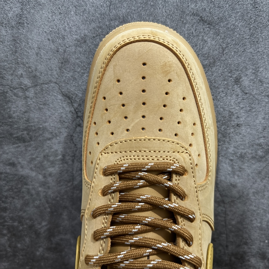 图片[5]-【公司级】Nike Air Force 107 LV8“Wheat /Flax”经典复古风格 防滑耐磨轻便 低帮 板鞋 男女同款 小麦色nn小麦配色 Air Force1 一直以来凭借酷似大黄靴的休闲装扮，n同时独具Nike 复古鞋的经典底蕴，n早已成为受欢迎的上脚鞋款之一，此次又有全新小麦配色登场。n鞋面均由小麦色牛巴革打造，呈现出极佳的质感，同时提高耐磨性。n搭配生胶鞋底，与鞋面风格协调一致，辅以同色系尼龙鞋带，带来酷似工装靴的质感表现。 货号：CJ9179-200nSIZE：35.5 36 36.5 37.5 38 38.5 39 40 40.5 41 42 42.5 43 44 44.5 45 46 编码：LDS220240-莆田鞋批发中心