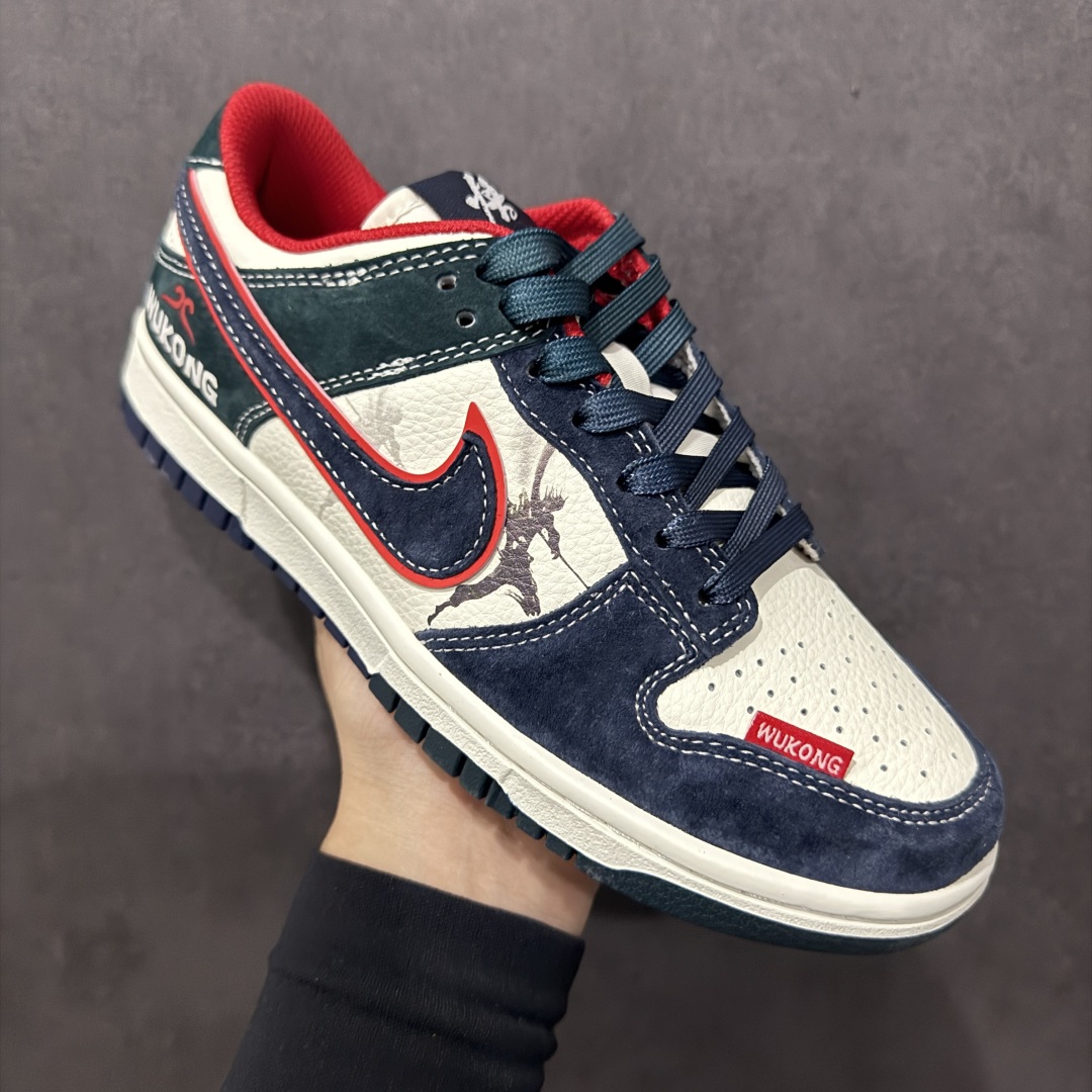 图片[3]-【定制版】Nike SB Dunk Low“黑悟空系列——米黄藏蓝勾” 周年高端定制 低帮休闲板鞋 定制鞋盒 大厂纯原品质出货 超高清洁度 皮料切割干净无任何毛边 细节完美 货号：DJ2024-035nSize: 36 36.5 37.5 38 38.5 39 40 40.5 41 42 42.5 43 44 44.5 45 编码：HXS280300-莆田鞋批发中心