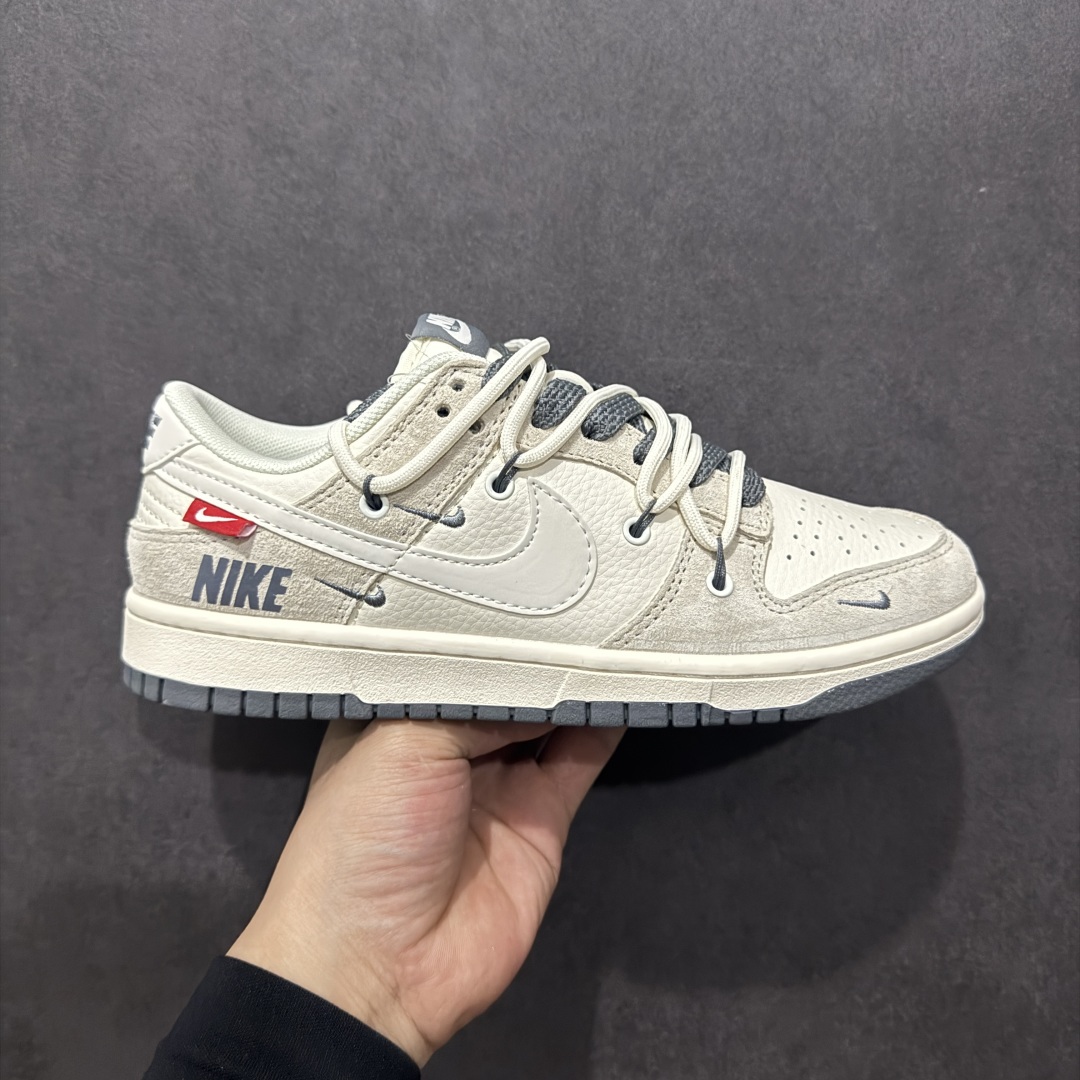 【定制版】Nike SB Dunk Low“ NIKE联名——红标米灰抽绳”  周年高端定制 低帮休闲板鞋 定制鞋盒 大厂纯原品质出货 超高清洁度 皮料切割干净无任何毛边 细节完美 货号：XX3168-121n Size:36 36.5 37.5 38 38.5 39 40 40.5 41 42 42.5 43 44 44.5 45 编码：HXS340360-莆田鞋批发中心