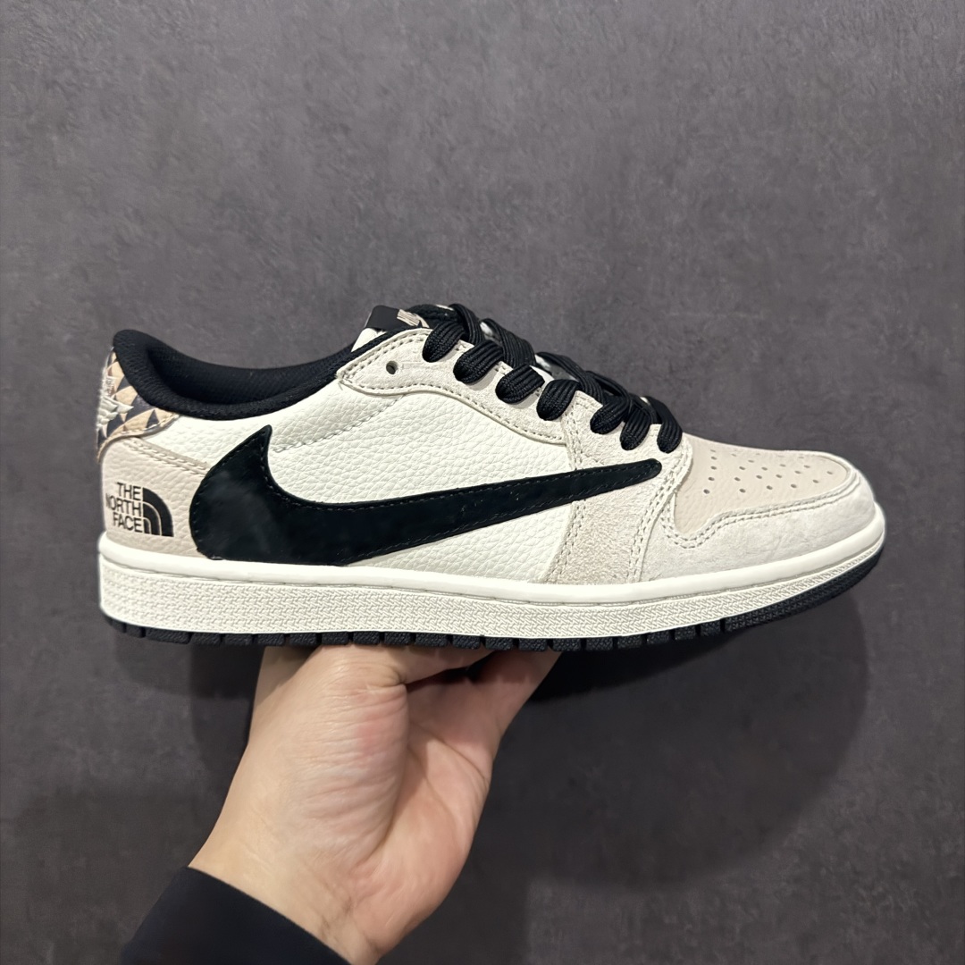 【定制版】Travis Scott x Nike Air Jordan 1 Low x The North FacenAir Jordan 1 Low 反转米黑翻毛倒钩 纯原版本n全鞋采用原装头层皮，用料扎实 精雕细琢n鞋型极致还原 飞翼3D打印改良 深度立体四线中底拉帮皮料选材 钢印 背胶一应俱全 全新批次 原装原模大底全鞋原厂定制皮料，手感细腻正确折边工艺 完美细节诠释 官方货号：DM7866 102 Size：36 36.5 37.5 38 38.5 39 40 40.5 41 42 42.5 43 44 44.5 45 编码：HXS340360-莆田鞋批发中心