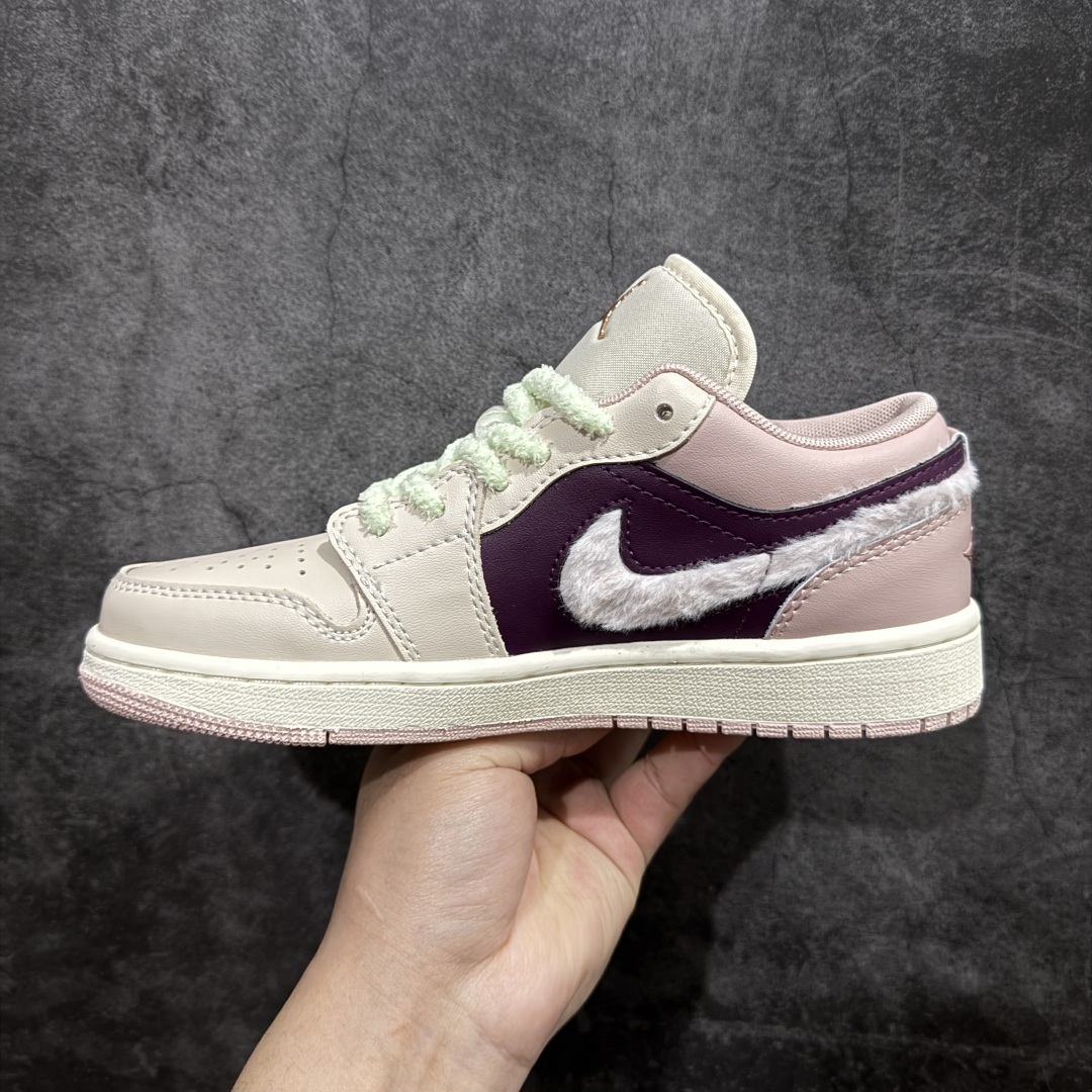 图片[2]-【K版】Air Jordan AJ1 Low 淡粉紫芋泥绒毛钩子”FZ3928-200nn全新流水线出品 DT版本唯一平替选择 市场第二梯队最强版 全部原鞋开发 原楦原纸板开发 全鞋电脑针车 原厂内置全掌气垫 原盒内在原标 唯一Zp原版鞋带绑法 免检产品 全新2022版型 全头层皮料 完美零毛边处理 原厂配置全掌气垫 价格定位良心 几十个配色陆续出货 SIZE：36 36.5 37.5 38 38.5 39 40 40.5 41 42 42.5 43 44 44.5 45 46 47.5 编码：LDS230250-莆田鞋批发中心