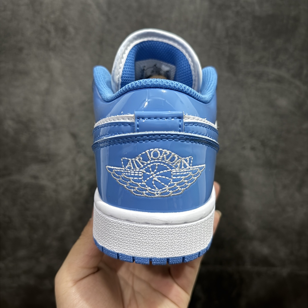 图片[4]-【K版】Air Jordan AJ1 Low 漆皮白北卡蓝 FZ2138-114nn全新流水线出品 DT版本唯一平替选择 市场第二梯队最强版 全部原鞋开发 原楦原纸板开发 全鞋电脑针车 原厂内置全掌气垫 原盒内在原标 唯一Zp原版鞋带绑法 免检产品 全新2022版型 全头层皮料 完美零毛边处理 原厂配置全掌气垫 价格定位良心 几十个配色陆续出货 SIZE：36 36.5 37.5 38 38.5 39 40 40.5 41 42 42.5 43 44 44.5 45 46 47.5 编码：LDS230250-莆田鞋批发中心