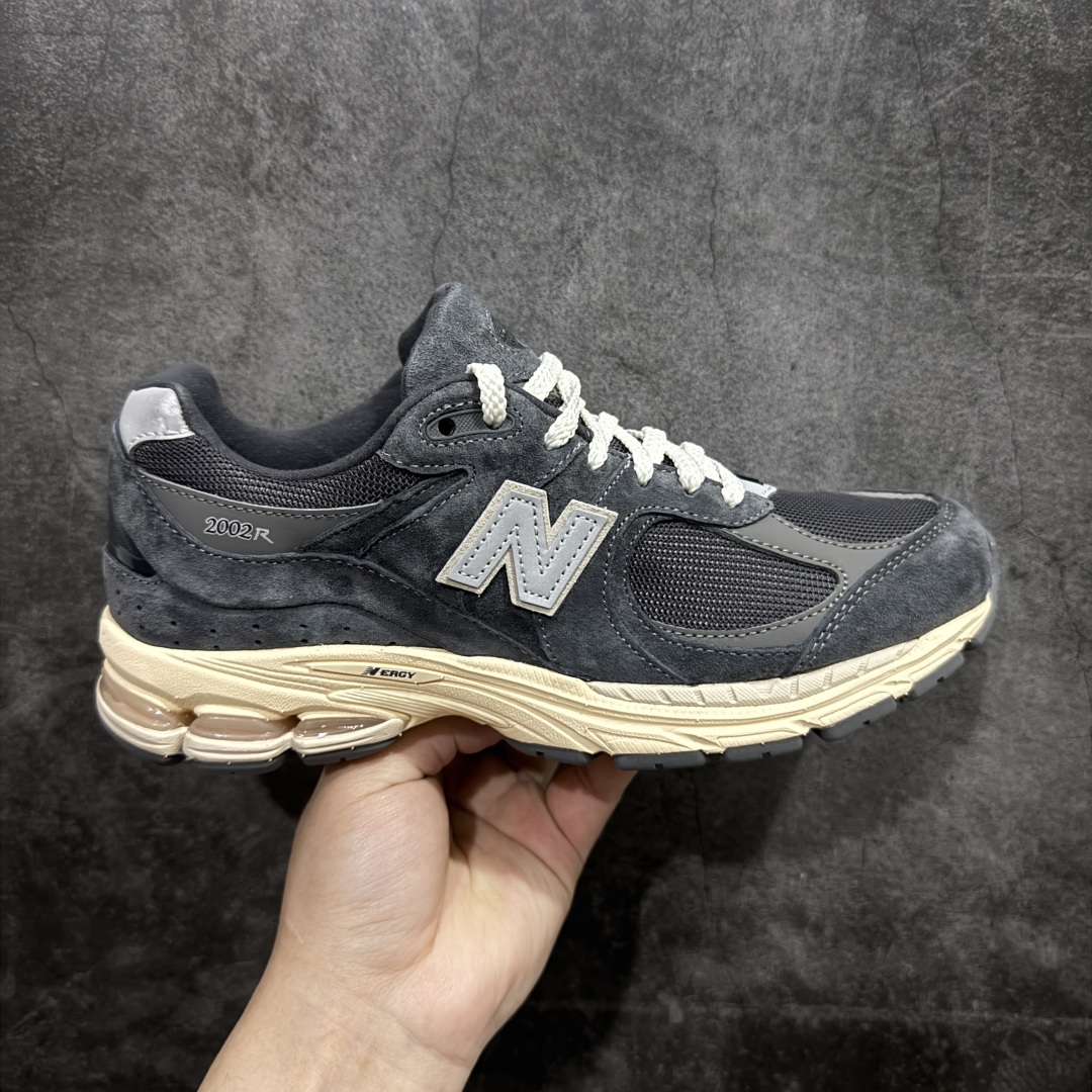 【纯原C版】NB New Balance M2002RHO 经典碳灰色nn可平替总裁 品质很好正确材料 正确组合大底 可高价零售‼️n 全套原楦原纸板原厂数据开发 原厂网纱 原装进口皮料 正确绒感卡色 正确中底拉帮中底网布细节 一比一手工擦旧效果 冲裁组合 匠心打造 耗时两个月开发完成 工艺极其复杂难度可想而知 新开独立私模大底 全网唯一正确做旧组合大底 高端零售专供产物  尺码：36 37 37.5 38 38.5 39.5 40 40.5 41.5 42 42.5 43 44 44.5 45  编码：LF260290-莆田鞋批发中心