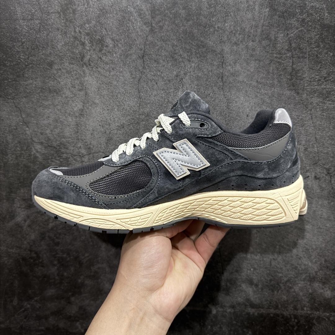 图片[2]-【纯原C版】NB New Balance M2002RHO 经典碳灰色nn可平替总裁 品质很好正确材料 正确组合大底 可高价零售‼️n 全套原楦原纸板原厂数据开发 原厂网纱 原装进口皮料 正确绒感卡色 正确中底拉帮中底网布细节 一比一手工擦旧效果 冲裁组合 匠心打造 耗时两个月开发完成 工艺极其复杂难度可想而知 新开独立私模大底 全网唯一正确做旧组合大底 高端零售专供产物  尺码：36 37 37.5 38 38.5 39.5 40 40.5 41.5 42 42.5 43 44 44.5 45  编码：LF260290-莆田鞋批发中心