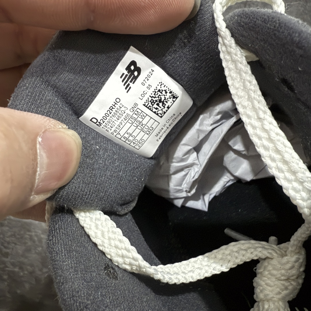 图片[7]-【纯原C版】NB New Balance M2002RHO 经典碳灰色nn可平替总裁 品质很好正确材料 正确组合大底 可高价零售‼️n 全套原楦原纸板原厂数据开发 原厂网纱 原装进口皮料 正确绒感卡色 正确中底拉帮中底网布细节 一比一手工擦旧效果 冲裁组合 匠心打造 耗时两个月开发完成 工艺极其复杂难度可想而知 新开独立私模大底 全网唯一正确做旧组合大底 高端零售专供产物  尺码：36 37 37.5 38 38.5 39.5 40 40.5 41.5 42 42.5 43 44 44.5 45  编码：LF260290-莆田鞋批发中心