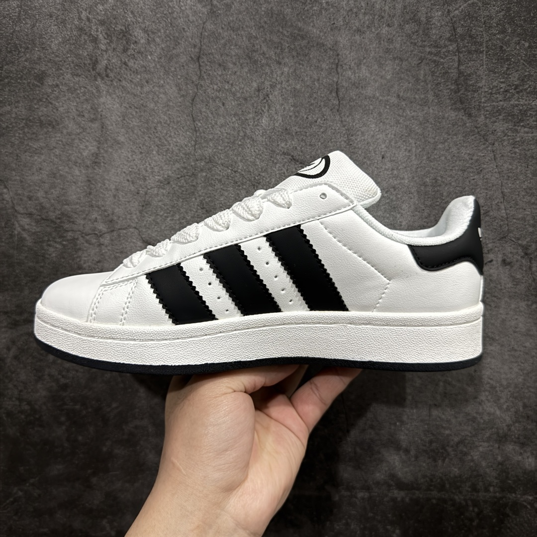 图片[2]-【H11版本】adidas originals CAMPUS 00s 舒适 防滑耐磨 低帮板鞋 男女同款 IF8761 Adidas Originals Campus 00s 学院系列 面包风经典复古低帮百搭休闲运动板鞋 这次 adidas Originals 选择了以经典复古鞋型Campus 为蓝本打造全新面包鞋。 这款鞋型联名不断，冠希当年对它更是钟爱有加，论牌面丝毫不输贝壳头、Forum 等大热鞋型。 这次 Campus 一改 80 年代的瘦长造型，鞋舌、鞋身、鞋底甚至细节都变大了。 营造出千禧年前后流行的面包鞋宽大廓形，因此鞋名改为 Campus 00s。 鞋身采用绒面皮料搭配白色常规皮革，质感上还是延续了经典 Campus 的设计。 鞋舌填充更加饱满，让鞋款整体看起来更加圆润，搭配上这款浅蓝配色，「蓝胖子」造型真的很可爱。 鞋舌还加入了与以往 Campus 不同的全新三叶草 Logo，令造型更具千禧气息 #独家原盒 原底原料 开模打造 #原厂织唛鞋标 高精密准度 #原楦原纸板开发 匹配原版98%以上 #后跟垫棉独家呈现 反口里弧度正确 #原厂鞋垫 背胶 后跟电绣针数 与正品一致 #原厂皮料 原厂车缝线 质感无敌 #皮料切割干净 无任何毛边 清洁度细节完美 货号：IF8761 尺码：36 37 38 39 40 41 42 43 44 45-选品中心