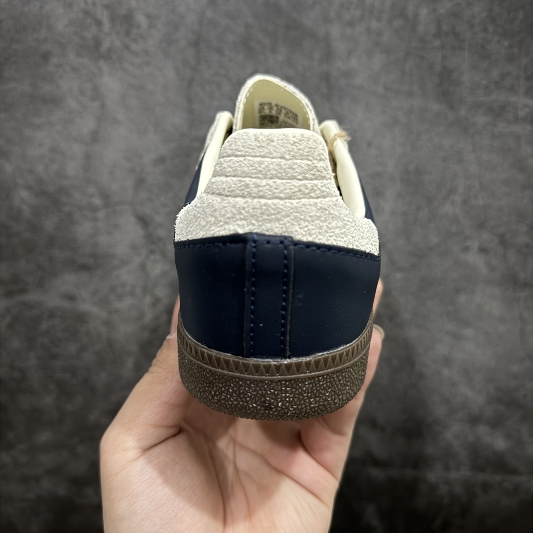 图片[4]-【神版】Adidas Originals Samba OG\”Aurora Ink Cream White/Gum\”桑巴舞系列绅士德训足球风百搭低帮休闲运动板鞋“海军蓝米白焦糖底”JI3217n男女鞋真标半码制n升级原楦原纸版数据开发n采用移膜牛剖革革组合翻毛皮饰片鞋面材质n内环保可再生海玻璃鞋垫n外置RB耐磨防滑橡胶大底❗️ 尺码：35⅔ 36 36⅔ 37⅓ 38 38⅔ 39⅓ 40 40⅔ 41⅓ 42 42⅔ 43⅓ 44 44⅔ 45 编码：DZ220240-莆田鞋批发中心