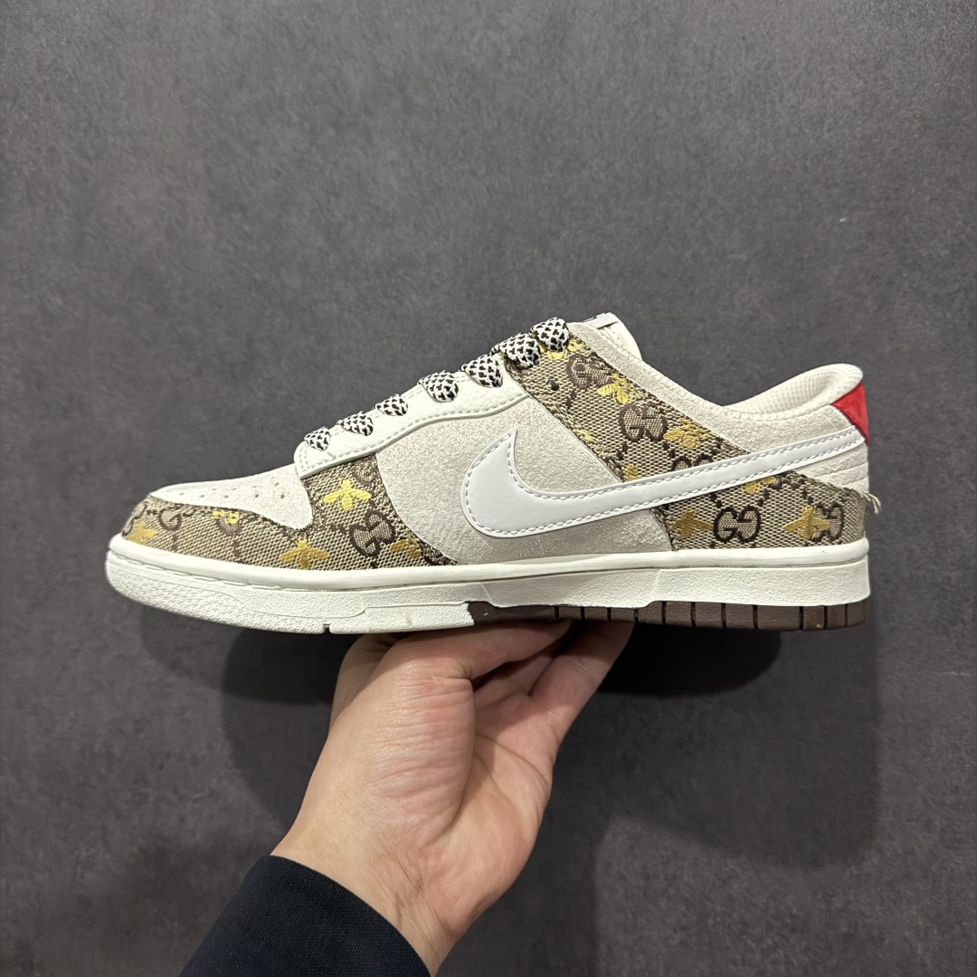 图片[2]-【定制版】Nike SB Dunk Low x GUCCI 灰黄老花小钩满天星n纯原大厂出品 极力推荐n原装头层材料 独家版型蒸餾加工n帶來的是更好的视觉和脚感体验n大厂纯原品质出货 清洁度 电绣工艺皮料切割干净无任何毛边 细节完美 官方货号：DJ2024 130 尺码：36 36.5 37.5 38 38.5 39 40 40.5 41 42 42.5 43 44 44.5 45  编码：HXS340360-莆田鞋批发中心