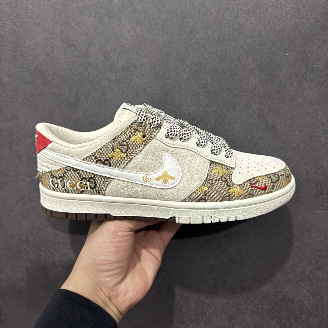 【定制版】Nike SB Dunk Low x GUCCI 灰黄老花小钩满天星n纯原大厂出品 极力推荐n原装头层材料 独家版型蒸餾加工n帶來的是更好的视觉和脚感体验n大厂纯原品质出货 清洁度 电绣工艺皮料切割干净无任何毛边 细节完美 官方货号：DJ2024 130 尺码：36 36.5 37.5 38 38.5 39 40 40.5 41 42 42.5 43 44 44.5 45  编码：HXS340360-莆田鞋批发中心