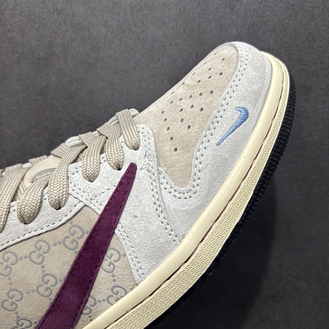 图片[5]-【定制版】Fragment x Travis Scott x GUCCInAir Jordan 1 Low 三方联名倒钩n性价比原盒出货 全新的三方联名低帮倒钩鞋面延续了黑脚趾设计，整双鞋以全荔枝皮打造，腰身搭配白色「倒勾」，再点缀上Travis Scott 标志性的Logo，后跟处以藤原浩最拿手的蓝色为主色调，完善极具Fragment Design的白蓝黑设计风格，左右脚分别以Travis Scott鬼脸和乔丹飞翼加以修饰，彰显出三方联名的奢华格调。 官方货号：CH6336 019 Size：36 36.5 37.5 38 38.5 39 40 40.5 41 42 42.5 43 44 44.5 45 编码：HXS320340-莆田鞋批发中心