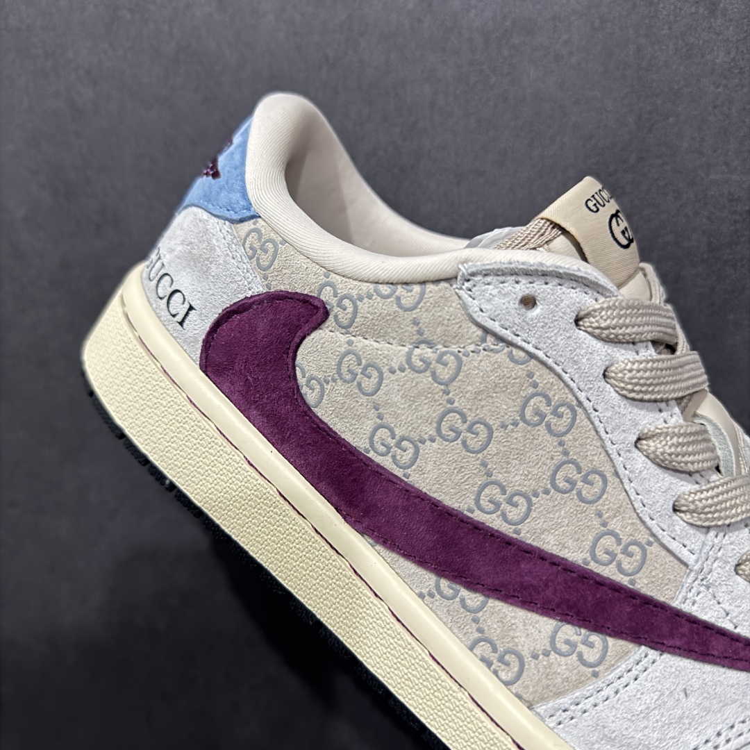 图片[6]-【定制版】Fragment x Travis Scott x GUCCInAir Jordan 1 Low 三方联名倒钩n性价比原盒出货 全新的三方联名低帮倒钩鞋面延续了黑脚趾设计，整双鞋以全荔枝皮打造，腰身搭配白色「倒勾」，再点缀上Travis Scott 标志性的Logo，后跟处以藤原浩最拿手的蓝色为主色调，完善极具Fragment Design的白蓝黑设计风格，左右脚分别以Travis Scott鬼脸和乔丹飞翼加以修饰，彰显出三方联名的奢华格调。 官方货号：CH6336 019 Size：36 36.5 37.5 38 38.5 39 40 40.5 41 42 42.5 43 44 44.5 45 编码：HXS320340-莆田鞋批发中心