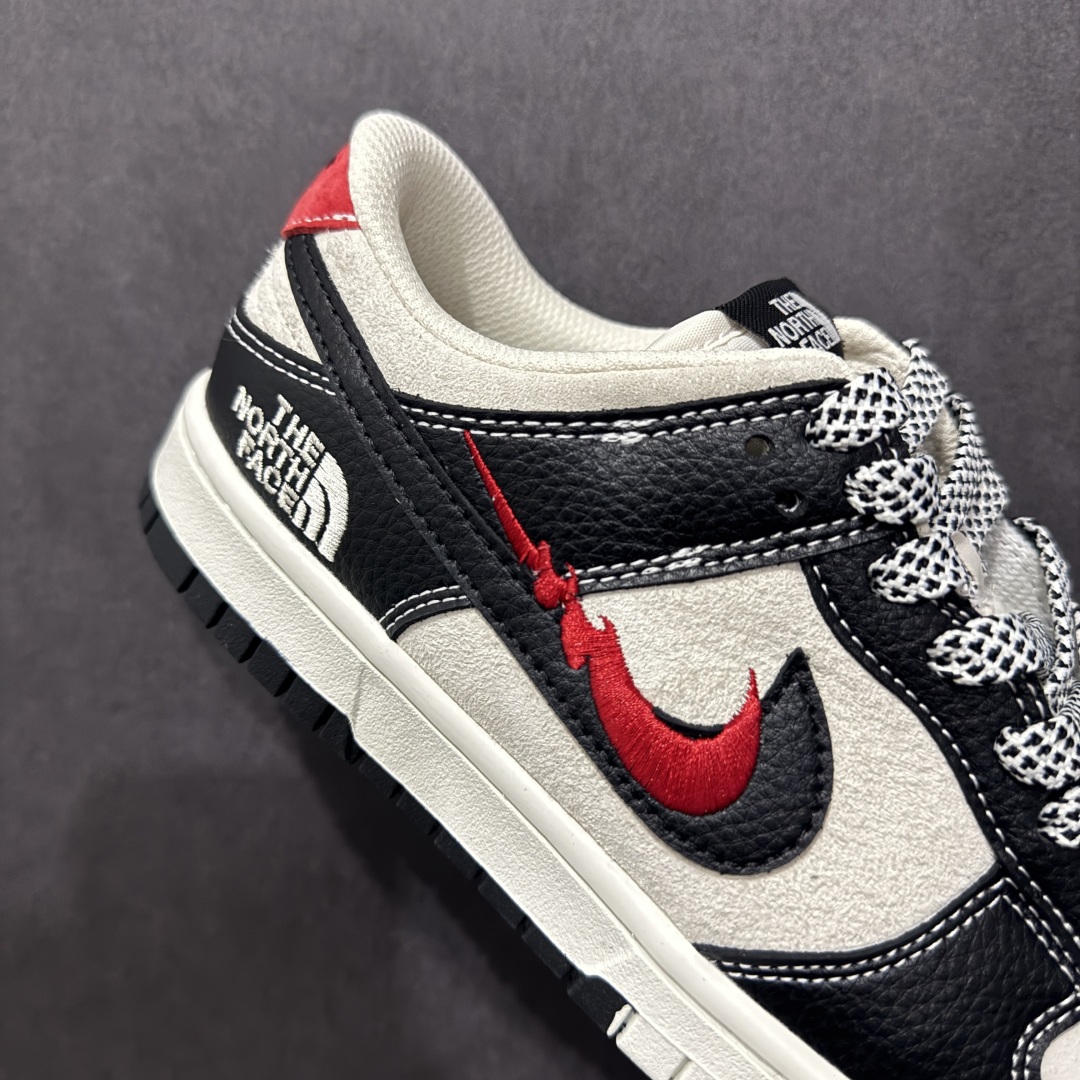 【定制版】Nk SB Dunk Low 北面联名 刺绣黑红勾 周年高端定制 低帮休闲板鞋 DJ2024-128