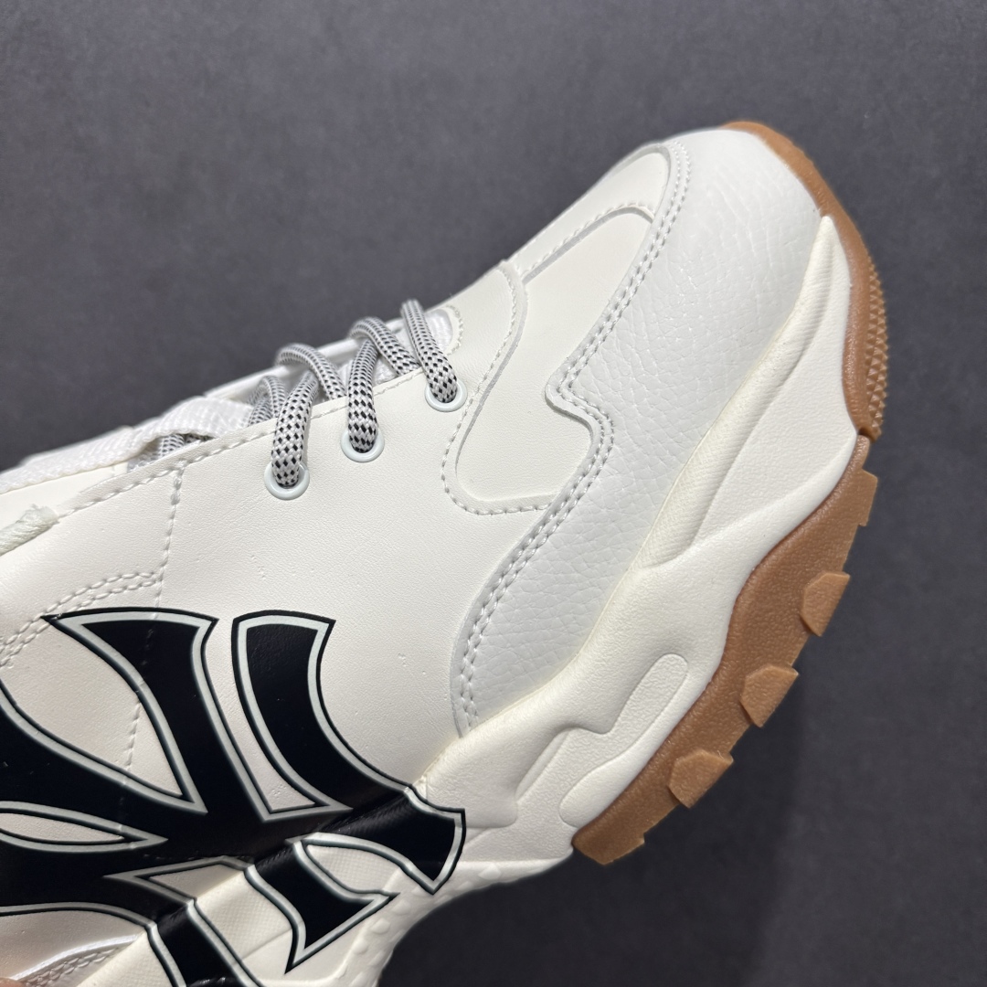 图片[5]-【纯原性价比】韩国洋基队NY大标潮流老爹鞋 MLB小白鞋 市面超高性价比好货 原材料打造 原楦原档案数据开发版型 完美鞋头弧度/后套收口效果🆚市面文案版本‼️ 原厂立体填充鞋舌海绵 中底注胶孔原数据开发模具大底原厂转印标 ins 抖音 快手 小红书网红老爹鞋 韩国洋基队NY大标潮流老爹鞋 内增高6cm 原厂1：1模具开发 原厂进口纳米材质 原厂 全套手提袋 原盒雷射防伪标包装 天猫订单品质 尺码：36 36.5 37.5 38 38.5 39 40 40.5 41 42 42.5 43 44 45-选品中心