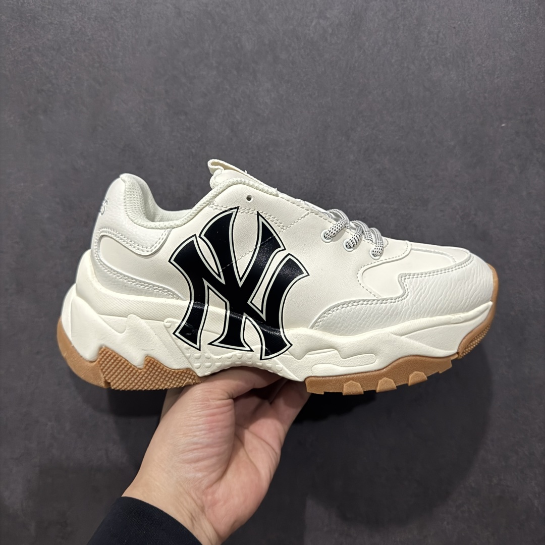 【纯原性价比】韩国洋基队NY大标潮流老爹鞋 MLB小白鞋 市面超高性价比好货 原材料打造 原楦原档案数据开发版型 完美鞋头弧度/后套收口效果🆚市面文案版本‼️ 原厂立体填充鞋舌海绵 中底注胶孔原数据开发模具大底原厂转印标 ins 抖音 快手 小红书网红老爹鞋 韩国洋基队NY大标潮流老爹鞋 内增高6cm 原厂1:1模具开发 原厂进口纳米材质 原厂 全套手提袋 原盒雷射防伪标包装 天猫订单品质 尺码:36 36.5 37.5 38 38.5 39 40 40.5 41 42 42.5 43 44 45-选品中心