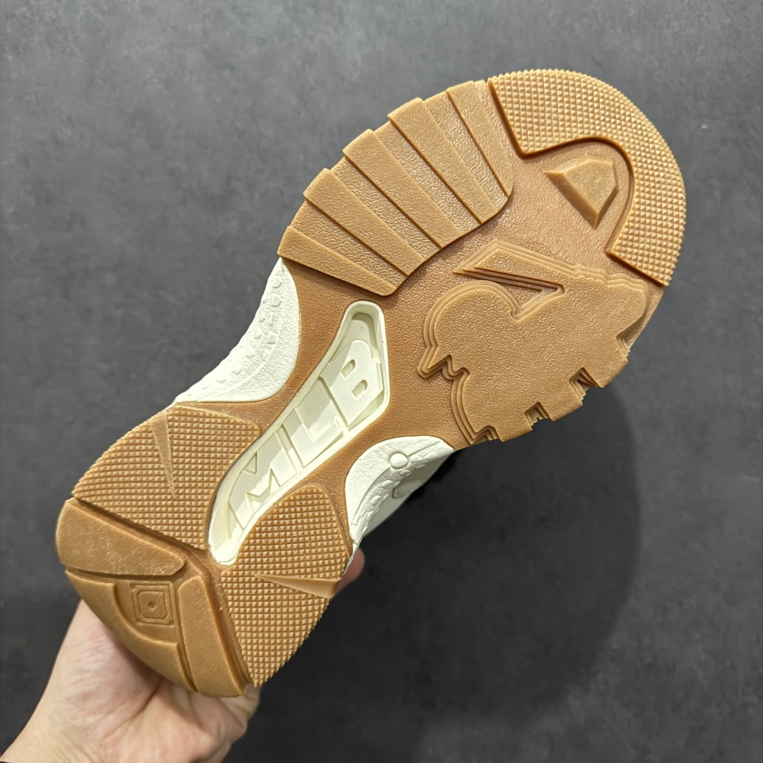 图片[9]-【纯原性价比】韩国洋基队NY大标潮流老爹鞋 MLB小白鞋 市面超高性价比好货 原材料打造 原楦原档案数据开发版型 完美鞋头弧度/后套收口效果🆚市面文案版本‼️ 原厂立体填充鞋舌海绵 中底注胶孔原数据开发模具大底原厂转印标 ins 抖音 快手 小红书网红老爹鞋 韩国洋基队NY大标潮流老爹鞋 内增高6cm 原厂1：1模具开发 原厂进口纳米材质 原厂 全套手提袋 原盒雷射防伪标包装 天猫订单品质 尺码：36 36.5 37.5 38 38.5 39 40 40.5 41 42 42.5 43 44 45-选品中心