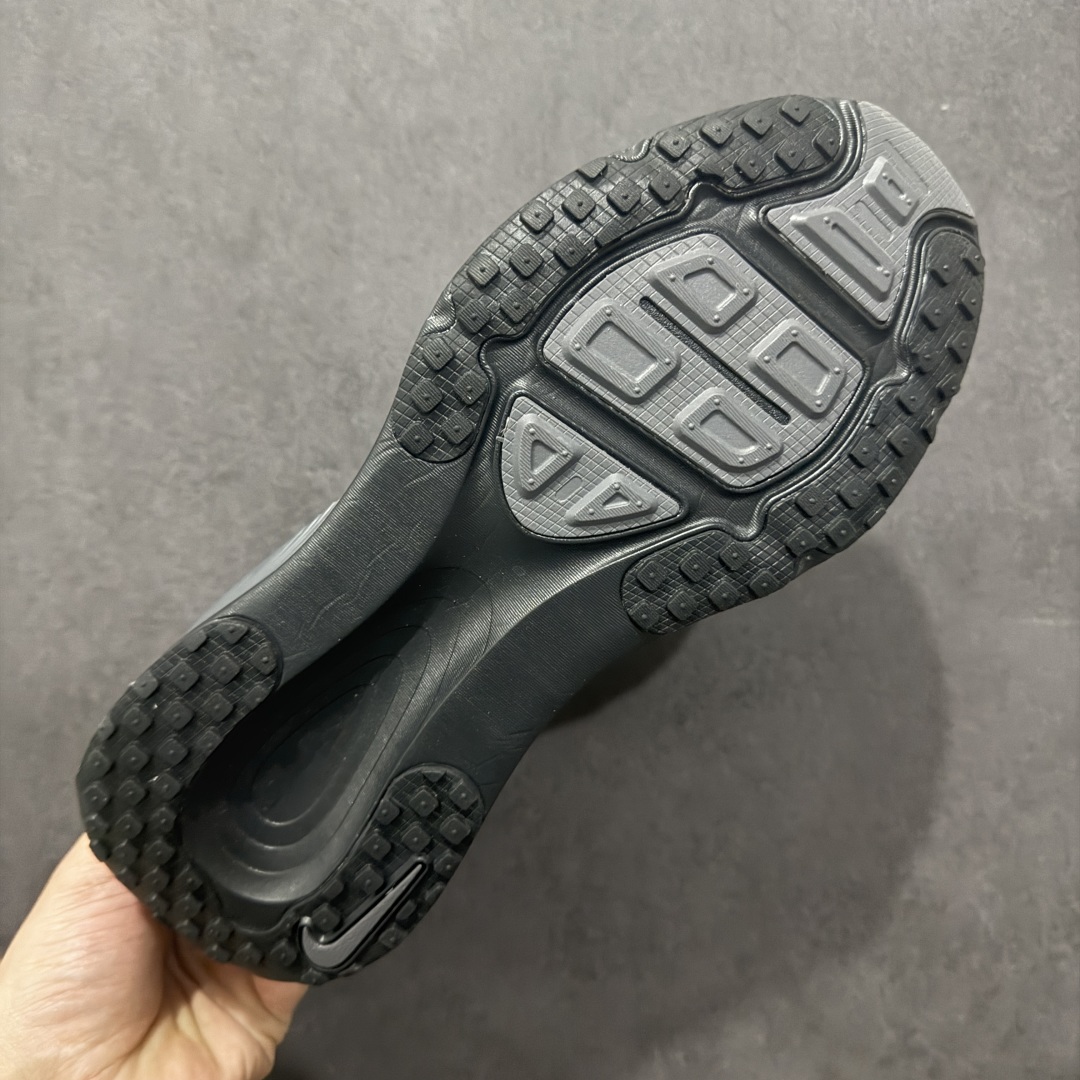 图片[8]-【公司级】Nike VOMERO 18 登月系列 轻盈跑鞋 舒适百搭防滑耐磨 低帮 休闲跑步鞋n拥有 Zoom Air 一如既往的稳定感和流畅感 鞋面采用工程网眼设计 为特定高热区域营造出色透气性 进一步增加鞋面的穿孔数量 让足部能够快速散热 中足搭配 Flywire 飞线 在高速运动时营造舒适稳定的贴合感 内置Zoon气垫加持 动力十足 货号：HM6804-001 尺码：40 41 42 43 44 45 编码：MG230250-莆田鞋批发中心