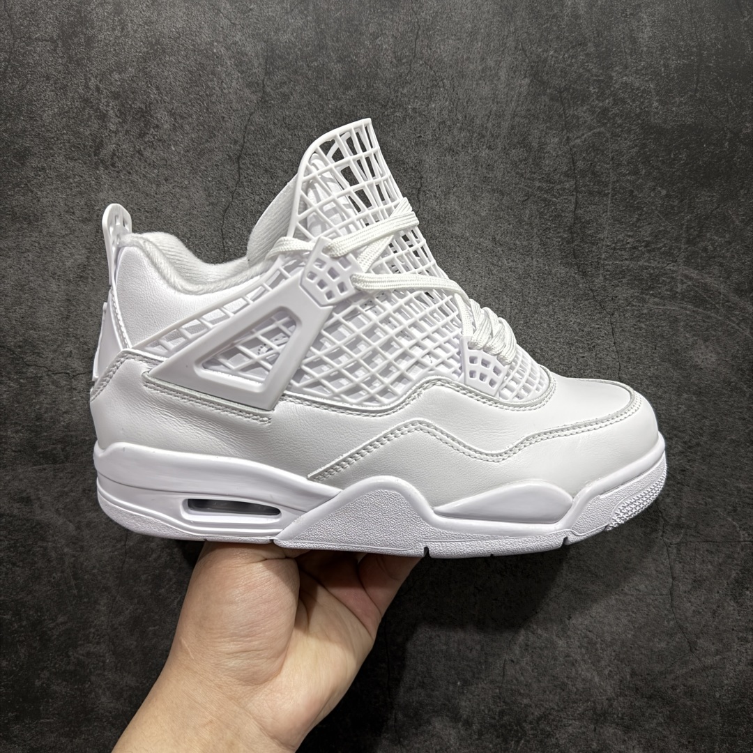 【纯原版】Air Jordan AJ4 NET 采用全新的全白色皮革为基底，重塑经典鞋型的轮廓。值得注意的是，在鞋舌周围融入延展网状设计，这一创新细节不仅是对 Air Jordan 系列经典元素的致敬，更通过 “ 网 ” 这一独特元素，为传统设计注入了现代感。鞋底采用坚韧耐用的橡胶材质，保证了穿着的稳定性与耐磨性。鞋跟内置缓冲空气装置，为穿着者带来更加舒适与稳定的支撑体验。而金属金色飞人吊牌，为整双鞋增添了奢华与高贵的质感。 货号：FN7251-107nSIZE：36 36.5 37.5 38 38.5 39 40 40.5 41 42 42.5 43 44 44.5 45 46 47.5 编码：SL370400-莆田鞋批发中心