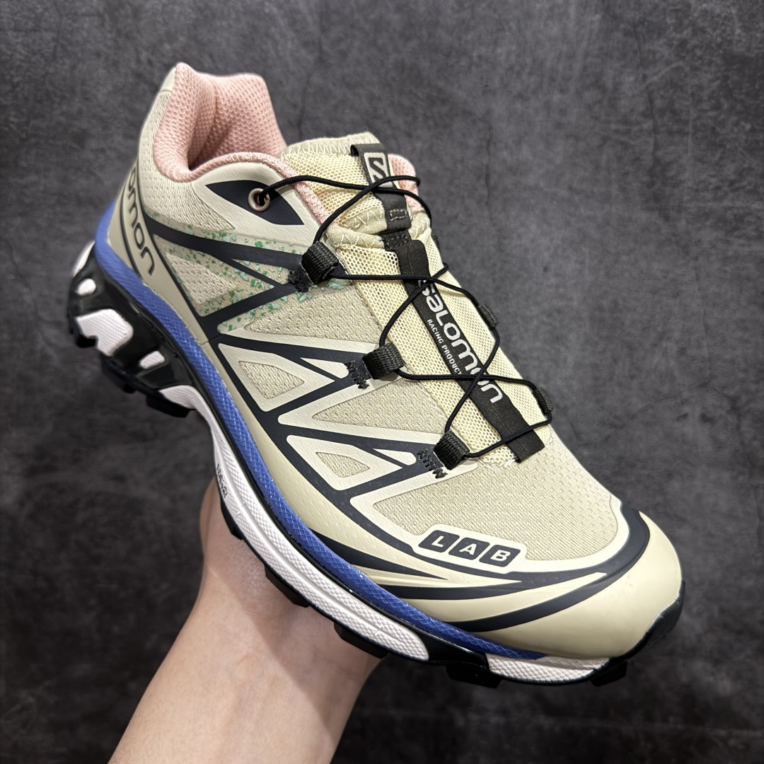 图片[3]-【W1版】 Salomon XT-6 Mindful 2n萨洛蒙复古潮流户外机能登山跑鞋 鹅黄色女鞋nn纯原外贸平台特供订单耗时半年巨作 全套原纸板楦头开发原厂特供网布配套加持 确保原汁原味n完美呈现版型 原档数据独家私模五层组合大底原装Ortholite轻量化鞋垫 中底布带钢印编号原厂TPU锁扣 进口港宝加持后跟自然饱满 还原公司包裹性鞋面以“锯齿”状的包裹系统呈现在基色底之下加入了各种色点缀将公司的最新技术和时尚前卫的造型融入耐用的长跑款式中鞋面由 TPU 薄膜制成 并焊接在高耐磨网眼上 使其既时尚又坚固 由 ACS底盘支撑 可增强稳定性和支撑力 以及由橡胶凸耳 Contragrip外底覆盖的 EVA 缓冲中底 旨在应对崎岖的地形 鞋舌上的彩色Salomon 标签、Quicklace 系统以及鞋头、鞋舌和鞋跟上的附加品牌使细节更加完美 让穿着者可以轻松驾驭户外与通勤下的任何运动生活场景 无缝鞋身户外随意纵横 颜值与脚感兼备 出街通勤 绝对非常吸睛 你值得拥有 尺码：36 36.5 37.5 38 38.5 39 40  编码：YX290340-莆田鞋批发中心