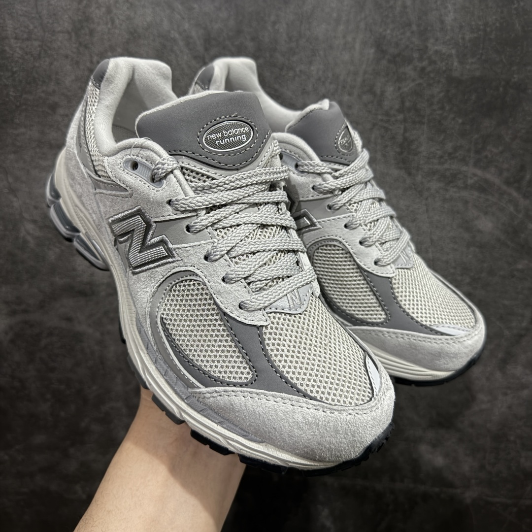 【纯原C版】NB New Balance ML2002R0 经典灰色nn可平替总裁 品质很好正确材料 正确组合大底 可高价零售‼️n 全套原楦原纸板原厂数据开发 原厂网纱 原装进口皮料 正确绒感卡色 正确中底拉帮中底网布细节 一比一手工擦旧效果 冲裁组合 匠心打造 耗时两个月开发完成 工艺极其复杂难度可想而知 新开独立私模大底 全网唯一正确做旧组合大底 高端零售专供产物  尺码：36 37 37.5 38 38.5 39.5 40 40.5 41.5 42 42.5 43 44 44.5 45  编码：LF260290-莆田鞋批发中心