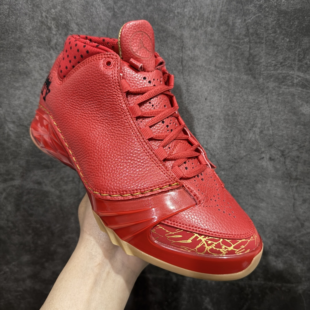 图片[3]-【外贸版】Air Jordan 23 \”Chicago\”乔丹 AJ23代芝加哥公牛红 货号：811645-650nn鞋身采用黑白红的配色方案，大面积的黑色皮革鞋身银色车线结合，带来奢华的质感以及震撼的视觉冲击，通过鞋身中部银色车线映出中底红色TPU包裹框架，加上鞋头延伸至鞋舌上白色斑点点缀，整体既吸睛又耐看；鞋舌上Jumpman Logo辅以雕刻呈现，鞋帮处采用编织织物，是整双鞋的亮点之一。 尺码：40 40.5 41 42 42.5 43 44 44.5 45 46 47.5  编码：XZ470500-莆田鞋批发中心