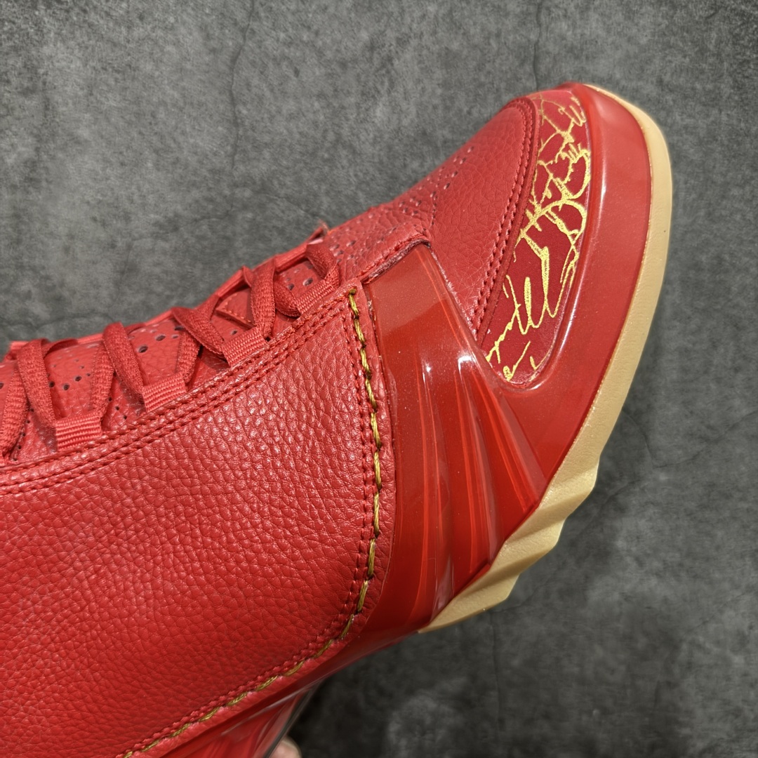 图片[6]-【外贸版】Air Jordan 23 \”Chicago\”乔丹 AJ23代芝加哥公牛红 货号：811645-650nn鞋身采用黑白红的配色方案，大面积的黑色皮革鞋身银色车线结合，带来奢华的质感以及震撼的视觉冲击，通过鞋身中部银色车线映出中底红色TPU包裹框架，加上鞋头延伸至鞋舌上白色斑点点缀，整体既吸睛又耐看；鞋舌上Jumpman Logo辅以雕刻呈现，鞋帮处采用编织织物，是整双鞋的亮点之一。 尺码：40 40.5 41 42 42.5 43 44 44.5 45 46 47.5  编码：XZ470500-莆田鞋批发中心