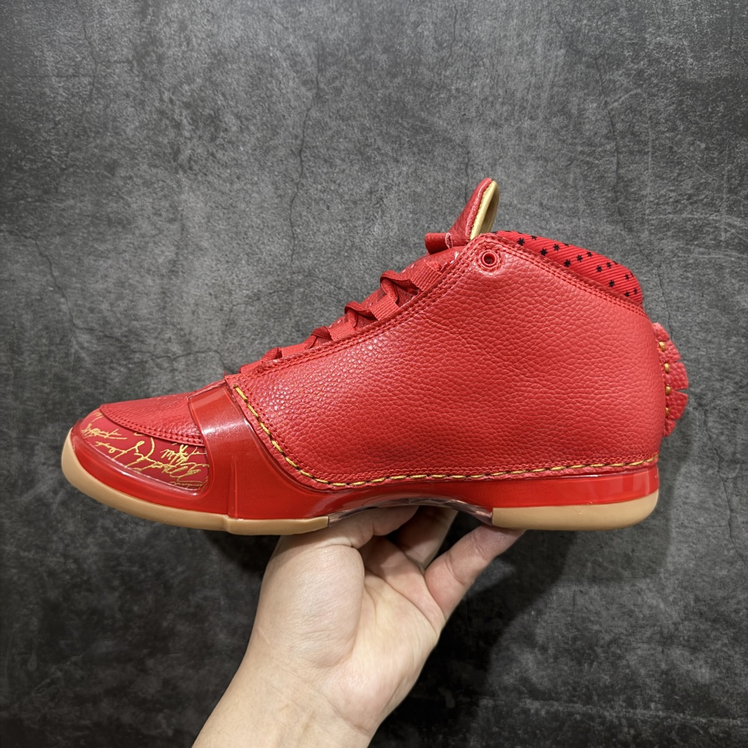 图片[2]-【外贸版】Air Jordan 23 \”Chicago\”乔丹 AJ23代芝加哥公牛红 货号：811645-650nn鞋身采用黑白红的配色方案，大面积的黑色皮革鞋身银色车线结合，带来奢华的质感以及震撼的视觉冲击，通过鞋身中部银色车线映出中底红色TPU包裹框架，加上鞋头延伸至鞋舌上白色斑点点缀，整体既吸睛又耐看；鞋舌上Jumpman Logo辅以雕刻呈现，鞋帮处采用编织织物，是整双鞋的亮点之一。 尺码：40 40.5 41 42 42.5 43 44 44.5 45 46 47.5  编码：XZ470500-莆田鞋批发中心