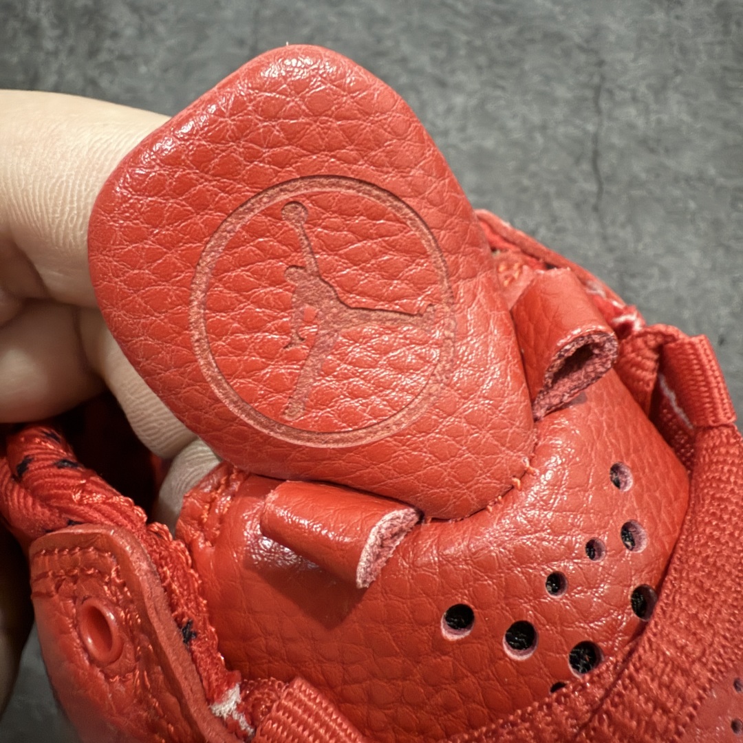 图片[4]-【外贸版】Air Jordan 23 \”Chicago\”乔丹 AJ23代芝加哥公牛红 货号：811645-650nn鞋身采用黑白红的配色方案，大面积的黑色皮革鞋身银色车线结合，带来奢华的质感以及震撼的视觉冲击，通过鞋身中部银色车线映出中底红色TPU包裹框架，加上鞋头延伸至鞋舌上白色斑点点缀，整体既吸睛又耐看；鞋舌上Jumpman Logo辅以雕刻呈现，鞋帮处采用编织织物，是整双鞋的亮点之一。 尺码：40 40.5 41 42 42.5 43 44 44.5 45 46 47.5  编码：XZ470500-莆田鞋批发中心