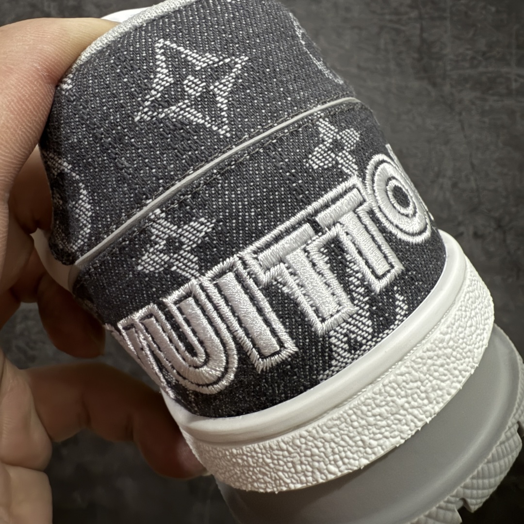 图片[2]-【HM无胶顶级版礼盒】 现货当天可取 LV Trainer系列高奢运动鞋 新款芯片顶级 潮人必备单品 同步ZP官网空胶工艺 鞋舌、挂饰均镶嵌NFC芯片感应装置 正确胶片断点式设计 中底正确还原原版油印字母比例 1：1原楦格板、楦头、刀磨全新升级！ 独家订制顶级压纹麂皮 原版开模TPU大底 质感原版一致 垫脚聚米微料加透气英伦网布 披靡市场任何版本！细节完美呈现！ 代购指定版本 全新升级最新双盒包装 扫码秒进官网！ 全套包装配件同比原版 尺码： 35-45-选品中心