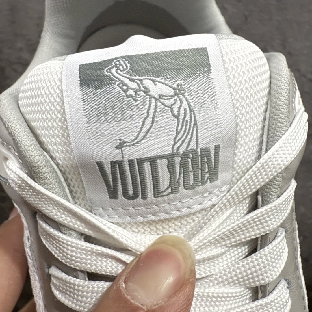 图片[7]-【HM无胶顶级版礼盒】 现货当天可取 LV Trainer系列高奢运动鞋 新款芯片顶级 潮人必备单品 同步ZP官网空胶工艺 鞋舌、挂饰均镶嵌NFC芯片感应装置 正确胶片断点式设计 中底正确还原原版油印字母比例 1：1原楦格板、楦头、刀磨全新升级！ 独家订制顶级压纹麂皮 原版开模TPU大底 质感原版一致 垫脚聚米微料加透气英伦网布 披靡市场任何版本！细节完美呈现！ 代购指定版本 全新升级最新双盒包装 扫码秒进官网！ 全套包装配件同比原版 尺码： 35-45-选品中心