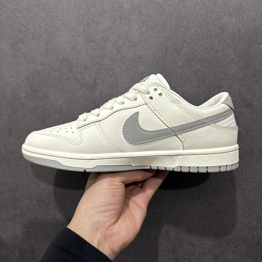 图片[2]-【定制版】Nike SB Dunk Low x Supreme 白灰小钩n纯原大厂出品 极力推荐n原装头层材料 独家版型蒸餾加工n帶來的是更好的视觉和脚感体验n大厂纯原品质出货 清洁度 电绣工艺皮料切割干净无任何毛边 细节完美n 货号：DQ1098 395 尺码：36 36.5 37.5 38 38.5 39 40 40.5 41 42 42.5 43 44 44.5 45  编码：HXS260280-莆田鞋批发中心