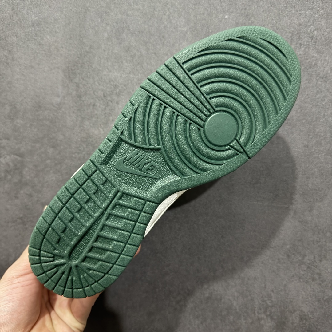 图片[9]-【定制版】NIKE SB Dunk Low x Yves Saint Laurent 圣罗兰白绿双钩满天星 性价比天花板 极力推荐 原装头层材料 独家版型蒸餾加工 帶來的是更好的视觉和脚感体验 大厂纯原品质出货 清洁度 电绣工艺 皮料切割干净无任何毛边 细节完美 货号：GF2409 178 尺码：36 36.5 37.5 38 38.5 39 40 40.5 41 42 42.5 43 44 44.5 45-选品中心