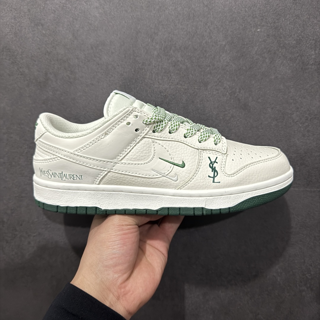 【定制版】NIKE SB Dunk Low x Yves Saint Laurent 圣罗兰白绿双钩满天星 性价比天花板 极力推荐 原装头层材料 独家版型蒸餾加工 帶來的是更好的视觉和脚感体验 大厂纯原品质出货 清洁度 电绣工艺 皮料切割干净无任何毛边 细节完美 货号：GF2409 178 尺码：36 36.5 37.5 38 38.5 39 40 40.5 41 42 42.5 43 44 44.5 45-选品中心