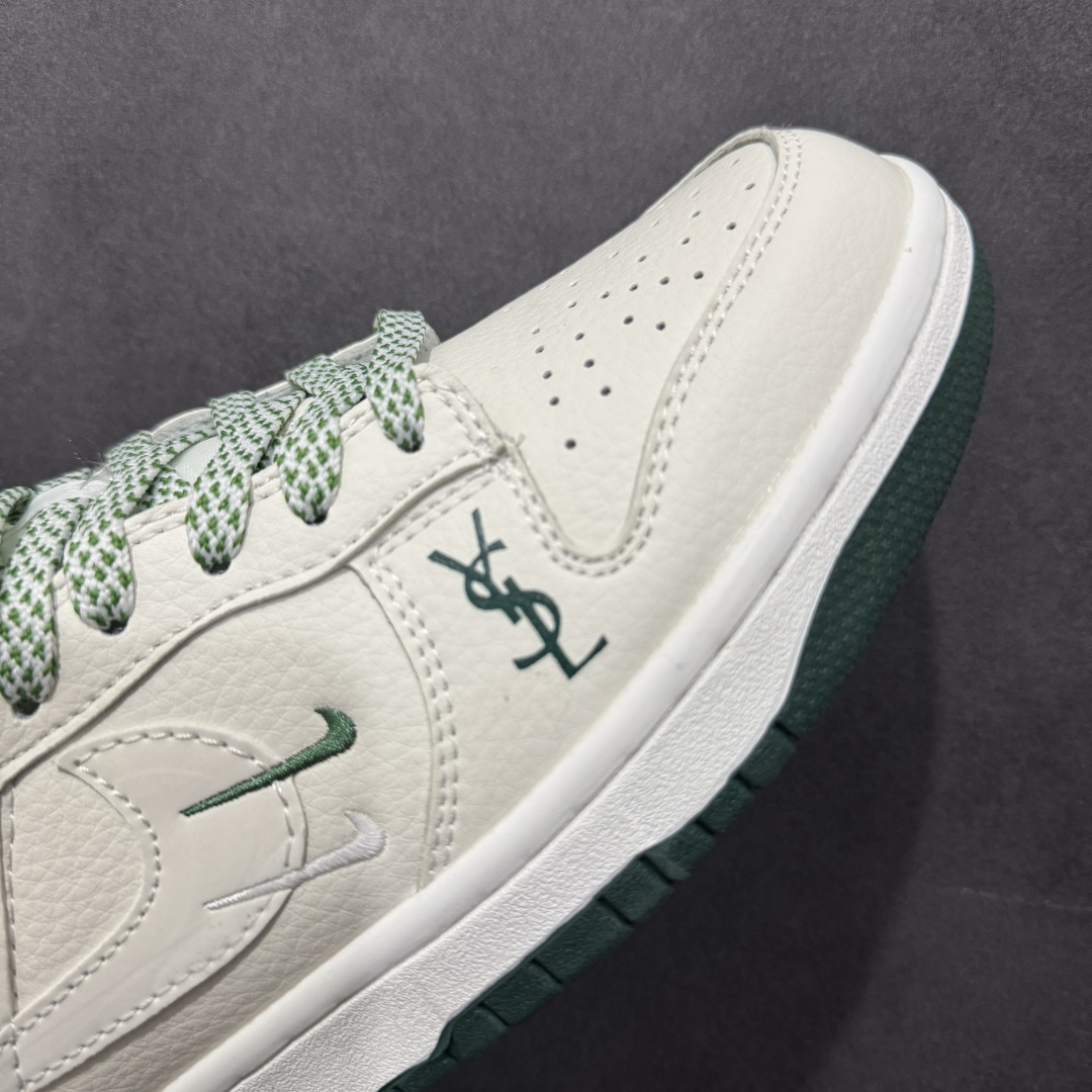 图片[5]-【定制版】NIKE SB Dunk Low x Yves Saint Laurent 圣罗兰白绿双钩满天星 性价比天花板 极力推荐 原装头层材料 独家版型蒸餾加工 帶來的是更好的视觉和脚感体验 大厂纯原品质出货 清洁度 电绣工艺 皮料切割干净无任何毛边 细节完美 货号：GF2409 178 尺码：36 36.5 37.5 38 38.5 39 40 40.5 41 42 42.5 43 44 44.5 45-选品中心