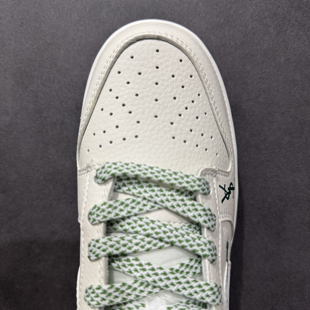 图片[8]-【定制版】NIKE SB Dunk Low x Yves Saint Laurent 圣罗兰白绿双钩满天星 性价比天花板 极力推荐 原装头层材料 独家版型蒸餾加工 帶來的是更好的视觉和脚感体验 大厂纯原品质出货 清洁度 电绣工艺 皮料切割干净无任何毛边 细节完美 货号：GF2409 178 尺码：36 36.5 37.5 38 38.5 39 40 40.5 41 42 42.5 43 44 44.5 45-选品中心