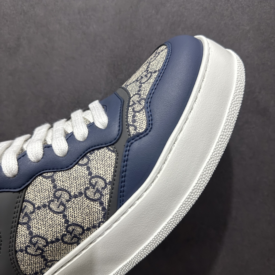 图片[5]-【顶级性价比版本】Gucci Chunky B Screener GG 古驰饼干鞋运动休闲鞋系列 增高4-5厘米 原版盒子 官方一致原版 原标原盒 官方全套配件 原装雪梨形超软沙绒纸团 手工上线 不开胶 该品牌鞋款在制作中使用的是环保植物胶水 采用版凝胶技术(空胶工艺）存在一些缝隙属于正常现象 不用担心会影响到您的正常使用效果 采用厚底结构 巧妙运用外观设计、配色和材质三重元素 展现出复古风范 别致的橡胶鞋底 搭配米色和乌木色经典GG帆布鞋身及同色调皮革滚边 突显时尚大气的品味 尺码：35 36 37 38 39 40 41 42 43 44 45-选品中心