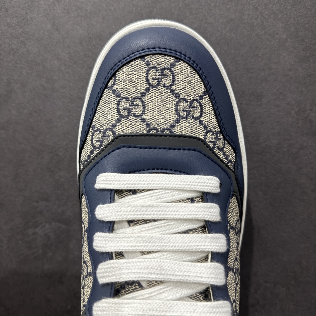 图片[8]-【顶级性价比版本】Gucci Chunky B Screener GG 古驰饼干鞋运动休闲鞋系列 增高4-5厘米 原版盒子 官方一致原版 原标原盒 官方全套配件 原装雪梨形超软沙绒纸团 手工上线 不开胶 该品牌鞋款在制作中使用的是环保植物胶水 采用版凝胶技术(空胶工艺）存在一些缝隙属于正常现象 不用担心会影响到您的正常使用效果 采用厚底结构 巧妙运用外观设计、配色和材质三重元素 展现出复古风范 别致的橡胶鞋底 搭配米色和乌木色经典GG帆布鞋身及同色调皮革滚边 突显时尚大气的品味 尺码：35 36 37 38 39 40 41 42 43 44 45-选品中心