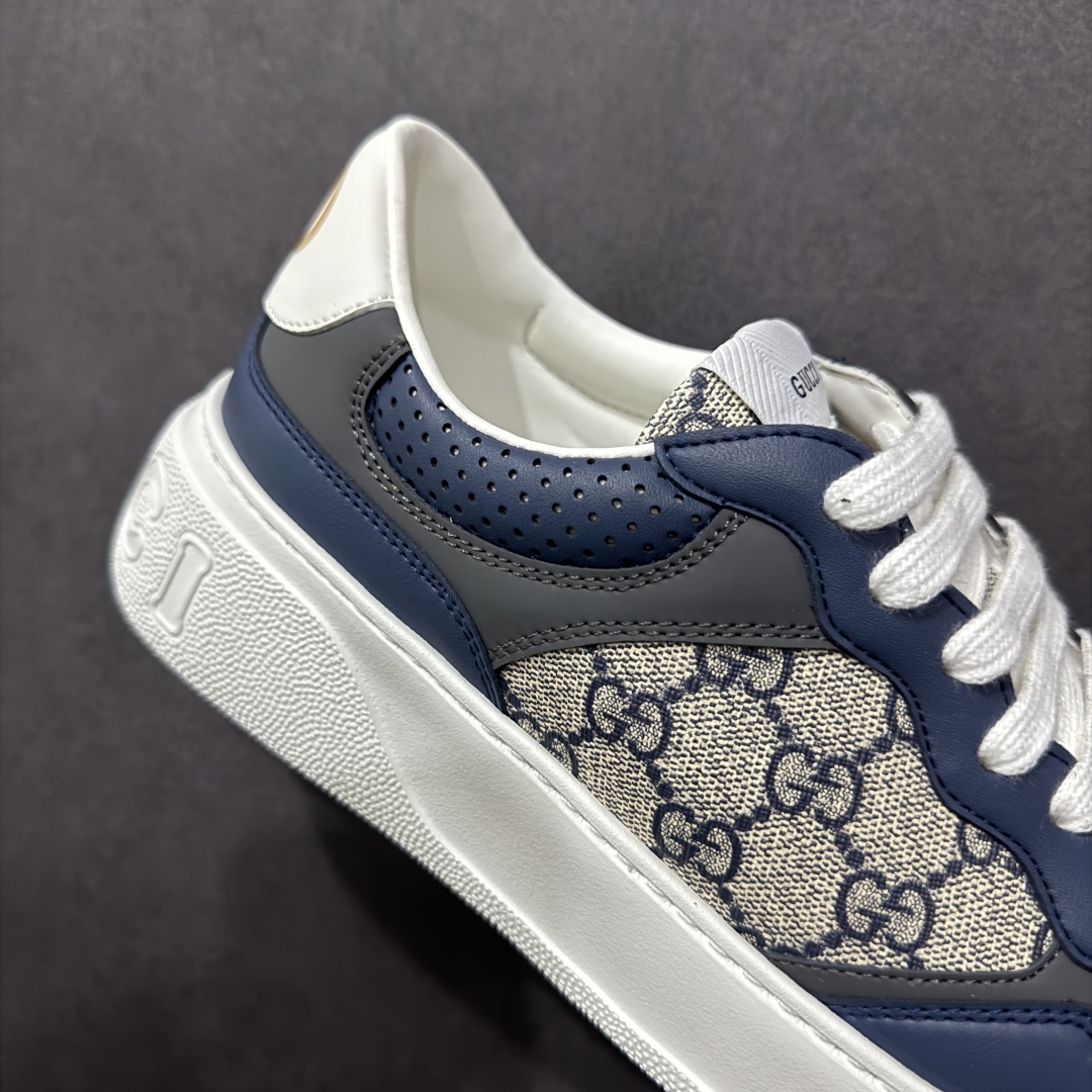 图片[6]-【顶级性价比版本】Gucci Chunky B Screener GG 古驰饼干鞋运动休闲鞋系列 增高4-5厘米 原版盒子 官方一致原版 原标原盒 官方全套配件 原装雪梨形超软沙绒纸团 手工上线 不开胶 该品牌鞋款在制作中使用的是环保植物胶水 采用版凝胶技术(空胶工艺）存在一些缝隙属于正常现象 不用担心会影响到您的正常使用效果 采用厚底结构 巧妙运用外观设计、配色和材质三重元素 展现出复古风范 别致的橡胶鞋底 搭配米色和乌木色经典GG帆布鞋身及同色调皮革滚边 突显时尚大气的品味 尺码：35 36 37 38 39 40 41 42 43 44 45-选品中心