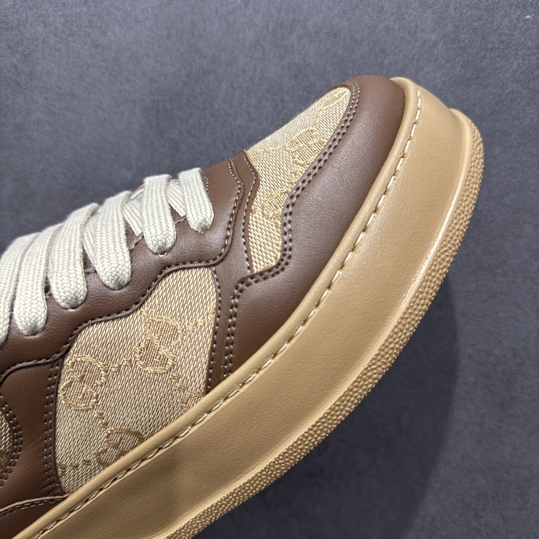 图片[5]-【顶级性价比版本】Gucci Chunky B Screener GG 古驰饼干鞋运动休闲鞋系列 增高4-5厘米 原版盒子 官方一致原版 原标原盒 官方全套配件 原装雪梨形超软沙绒纸团 手工上线 不开胶 该品牌鞋款在制作中使用的是环保植物胶水 采用版凝胶技术(空胶工艺）存在一些缝隙属于正常现象 不用担心会影响到您的正常使用效果 采用厚底结构 巧妙运用外观设计、配色和材质三重元素 展现出复古风范 别致的橡胶鞋底 搭配米色和乌木色经典GG帆布鞋身及同色调皮革滚边 突显时尚大气的品味 尺码：35 36 37 38 39 40 41 42 43 44 45-选品中心