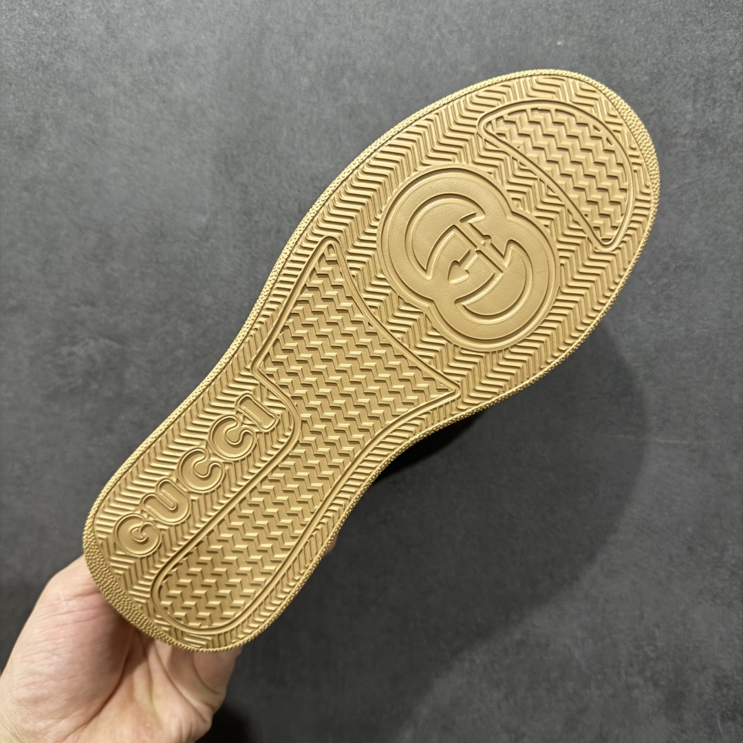 图片[9]-【顶级性价比版本】Gucci Chunky B Screener GG 古驰饼干鞋运动休闲鞋系列 增高4-5厘米 原版盒子 官方一致原版 原标原盒 官方全套配件 原装雪梨形超软沙绒纸团 手工上线 不开胶 该品牌鞋款在制作中使用的是环保植物胶水 采用版凝胶技术(空胶工艺）存在一些缝隙属于正常现象 不用担心会影响到您的正常使用效果 采用厚底结构 巧妙运用外观设计、配色和材质三重元素 展现出复古风范 别致的橡胶鞋底 搭配米色和乌木色经典GG帆布鞋身及同色调皮革滚边 突显时尚大气的品味 尺码：35 36 37 38 39 40 41 42 43 44 45-选品中心