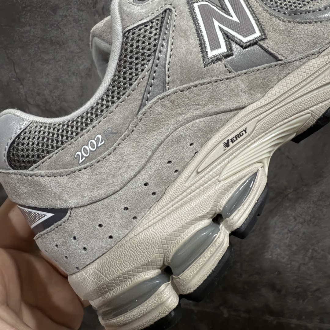 图片[3]-【纯原C版】NB New Balance ML2002RC 经典元祖灰色 可平替总裁 品质很好 正确材料 正确组合大底 可高价零售‼️ 全套原楦原纸板原厂数据开发 原厂网纱 原装进口皮料 正确绒感卡色 正确中底拉帮中底网布细节 一比一手工擦旧效果 冲裁组合 匠心打造 耗时两个月开发完成 工艺极其复杂难度可想而知 新开独立私模大底 全网唯一正确做旧组合大底 高端零售专供产物 尺码：36 37 37.5 38 38.5 39.5 40 40.5 41.5 42 42.5 43 44 44.5 45-选品中心
