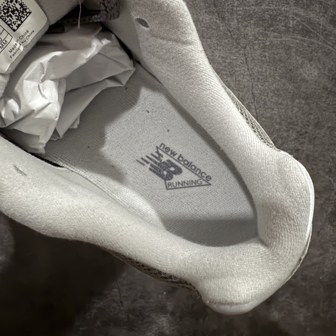 图片[8]-【纯原C版】NB New Balance ML2002RC 经典元祖灰色 可平替总裁 品质很好 正确材料 正确组合大底 可高价零售‼️ 全套原楦原纸板原厂数据开发 原厂网纱 原装进口皮料 正确绒感卡色 正确中底拉帮中底网布细节 一比一手工擦旧效果 冲裁组合 匠心打造 耗时两个月开发完成 工艺极其复杂难度可想而知 新开独立私模大底 全网唯一正确做旧组合大底 高端零售专供产物 尺码：36 37 37.5 38 38.5 39.5 40 40.5 41.5 42 42.5 43 44 44.5 45-选品中心