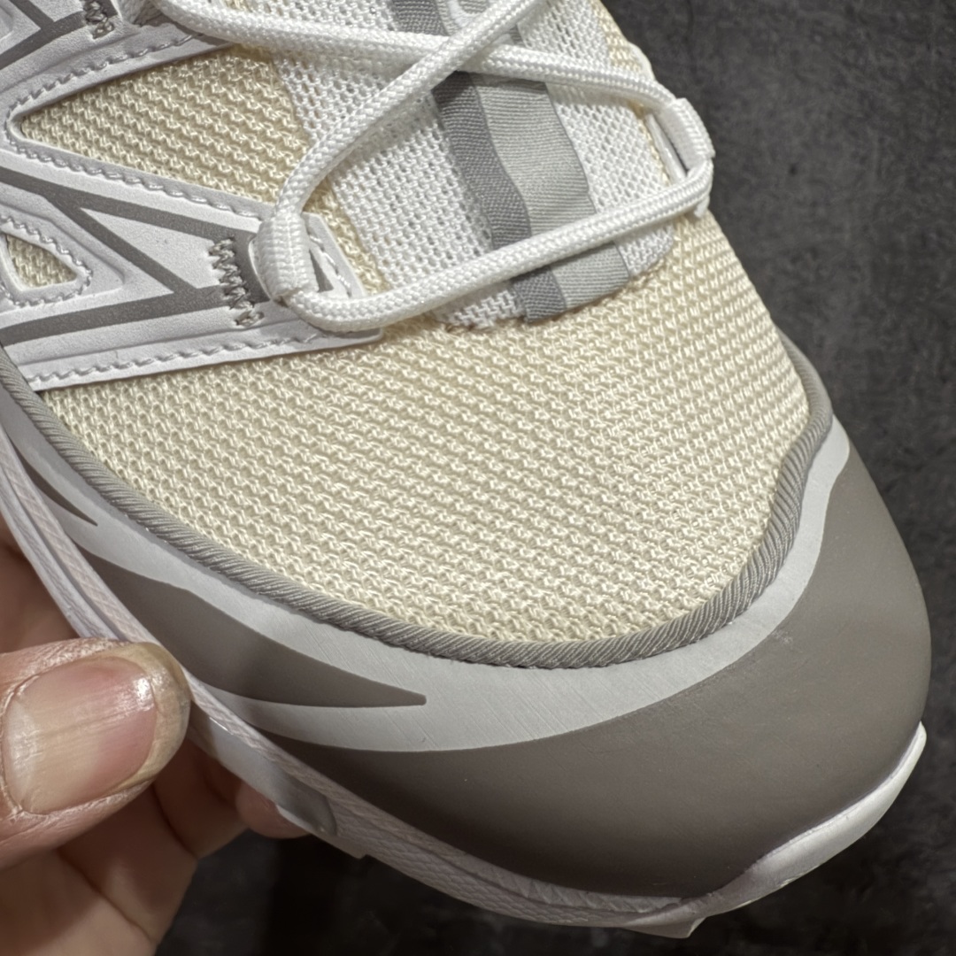 图片[4]-【巅峰升级版】 Salomon XT-6 Expanse 二代白色 萨洛蒙复古潮流户外机能登山跑鞋 黑灰银 纯原外贸平台特供订单 耗时半年巨作 全套原纸板楦头开发 原厂特供网布配套加持 确保原汁原味 完美呈现版型 原档数据独家私模五层组合大底 原装Ortholite轻量化鞋垫 中底布带钢印编号 原厂TPU锁扣 进口港宝加持 后跟自然饱满 还原公司包裹性 鞋面以“锯齿”状的包裹系统呈现 在基色底之下加入了各种色点缀 将公司的最新技术和时尚前卫的造型融入耐用的长跑款式中 鞋面由 TPU 薄膜制成 并焊接在高耐磨网眼上 使其既时尚又坚固 由 ACS底盘支撑 可增强稳定性和支撑力 以及由橡胶凸耳 Contragrip外底覆盖的 EVA 缓冲中底 旨在应对崎岖的地形 鞋舌上的彩色Salomon 标签、Quicklace 系统以及鞋头、鞋舌和鞋跟上的附加品牌使细节更加完美 让穿着者可以轻松驾驭户外与通勤下的任何运动生活场景 无缝鞋身户外随意纵横 颜值与脚感兼备 出街通勤 绝对非常吸睛 你值得拥有 尺码：36 36.5 37.5 38 38.5 39 40 40.5 41 42 42.5 43 44 44.5 45 46 46.5-选品中心