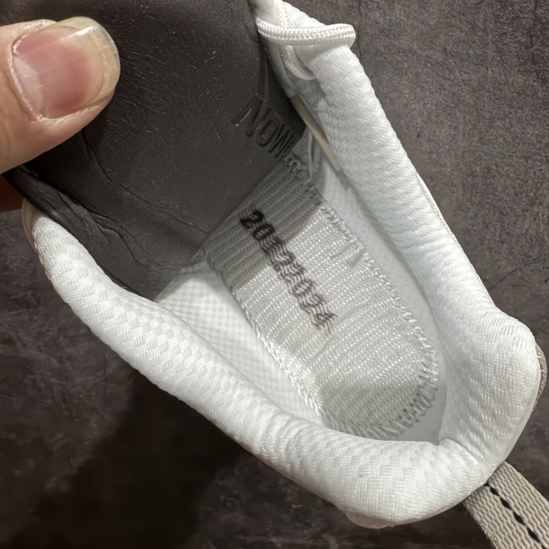 图片[8]-【巅峰升级版】 Salomon XT-6 Expanse 二代白色 萨洛蒙复古潮流户外机能登山跑鞋 黑灰银 纯原外贸平台特供订单 耗时半年巨作 全套原纸板楦头开发 原厂特供网布配套加持 确保原汁原味 完美呈现版型 原档数据独家私模五层组合大底 原装Ortholite轻量化鞋垫 中底布带钢印编号 原厂TPU锁扣 进口港宝加持 后跟自然饱满 还原公司包裹性 鞋面以“锯齿”状的包裹系统呈现 在基色底之下加入了各种色点缀 将公司的最新技术和时尚前卫的造型融入耐用的长跑款式中 鞋面由 TPU 薄膜制成 并焊接在高耐磨网眼上 使其既时尚又坚固 由 ACS底盘支撑 可增强稳定性和支撑力 以及由橡胶凸耳 Contragrip外底覆盖的 EVA 缓冲中底 旨在应对崎岖的地形 鞋舌上的彩色Salomon 标签、Quicklace 系统以及鞋头、鞋舌和鞋跟上的附加品牌使细节更加完美 让穿着者可以轻松驾驭户外与通勤下的任何运动生活场景 无缝鞋身户外随意纵横 颜值与脚感兼备 出街通勤 绝对非常吸睛 你值得拥有 尺码：36 36.5 37.5 38 38.5 39 40 40.5 41 42 42.5 43 44 44.5 45 46 46.5-选品中心