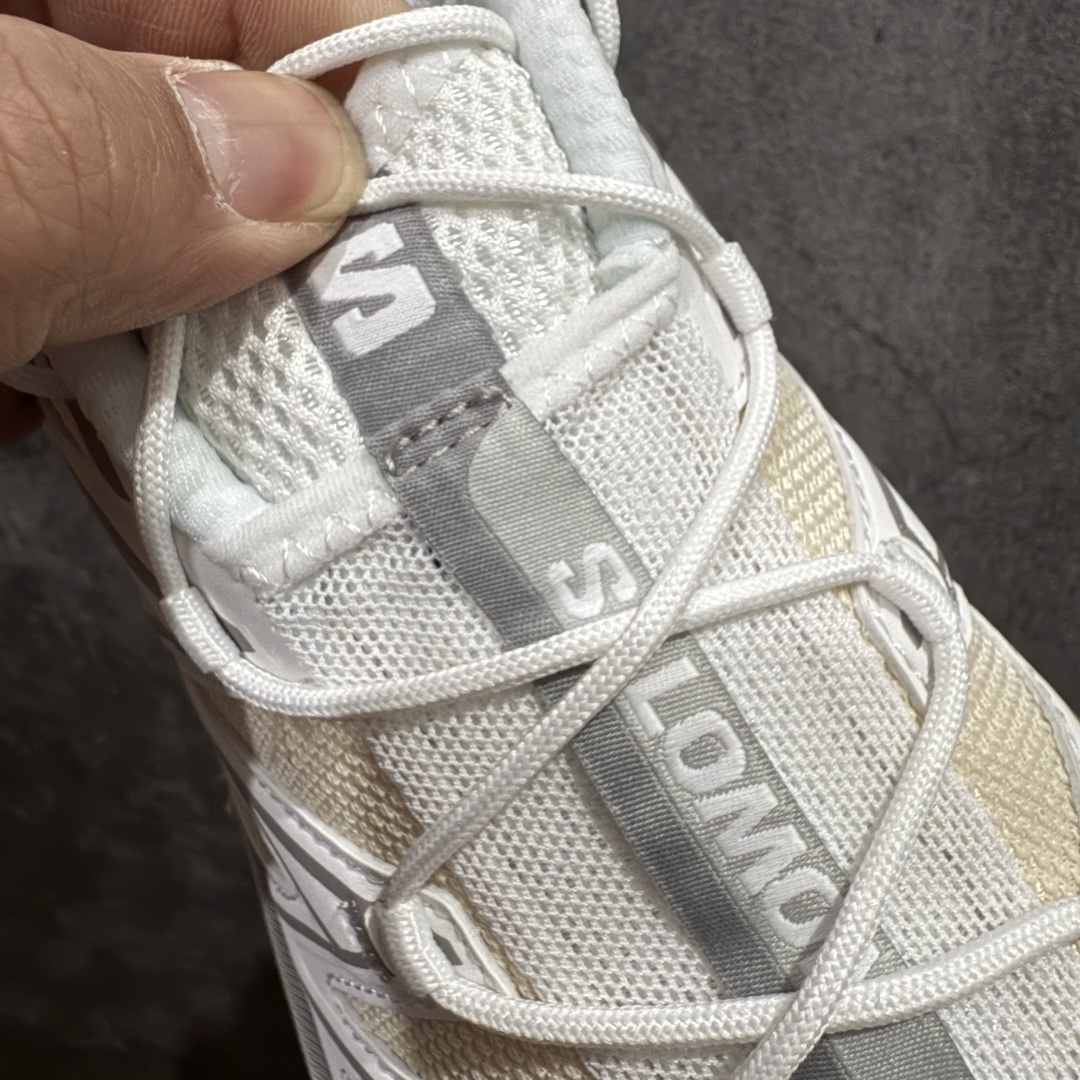 图片[5]-【巅峰升级版】 Salomon XT-6 Expanse 二代白色 萨洛蒙复古潮流户外机能登山跑鞋 黑灰银 纯原外贸平台特供订单 耗时半年巨作 全套原纸板楦头开发 原厂特供网布配套加持 确保原汁原味 完美呈现版型 原档数据独家私模五层组合大底 原装Ortholite轻量化鞋垫 中底布带钢印编号 原厂TPU锁扣 进口港宝加持 后跟自然饱满 还原公司包裹性 鞋面以“锯齿”状的包裹系统呈现 在基色底之下加入了各种色点缀 将公司的最新技术和时尚前卫的造型融入耐用的长跑款式中 鞋面由 TPU 薄膜制成 并焊接在高耐磨网眼上 使其既时尚又坚固 由 ACS底盘支撑 可增强稳定性和支撑力 以及由橡胶凸耳 Contragrip外底覆盖的 EVA 缓冲中底 旨在应对崎岖的地形 鞋舌上的彩色Salomon 标签、Quicklace 系统以及鞋头、鞋舌和鞋跟上的附加品牌使细节更加完美 让穿着者可以轻松驾驭户外与通勤下的任何运动生活场景 无缝鞋身户外随意纵横 颜值与脚感兼备 出街通勤 绝对非常吸睛 你值得拥有 尺码：36 36.5 37.5 38 38.5 39 40 40.5 41 42 42.5 43 44 44.5 45 46 46.5-选品中心