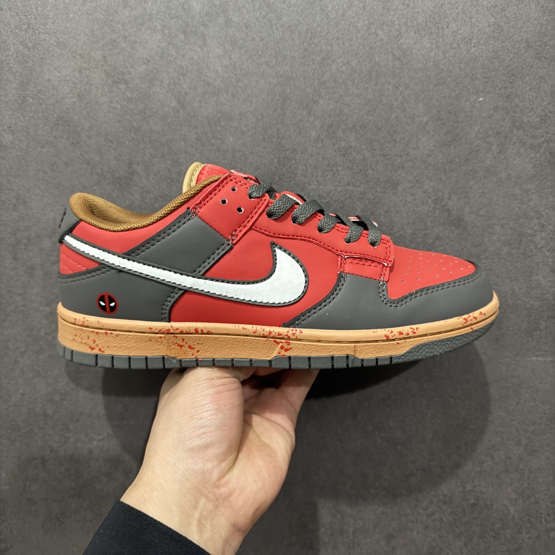 【定制版】Nike SB Dunk Low Pro蝙蝠侠红 扣篮系列复古低帮休闲运动滑板板鞋n采用脚感柔软舒适ZoomAir气垫，有效吸收滑板等极限运动在落地时带来的冲击力，为街头运动者们提供更好的保护 货号：DD1391-601 Size：36 36.5 37.5 38 38.5 39 40 40.5 41 42 42.5 43 44 45  编码：YB240260-莆田鞋批发中心