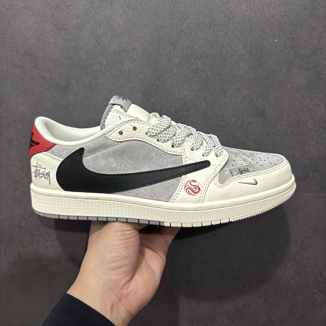 【定制版】Travis Scott x Nike Air Jordan 1 Low x StussynAir Jordan 1 Low 反转白黑小钩翻毛倒钩 纯原版本n全鞋采用原装头层皮，用料扎实 精雕细琢n鞋型极致还原 飞翼3D打印改良 深度立体四线中底拉帮皮料选材 钢印 背胶一应俱全 全新批次 原装原模大底全鞋原厂定制皮料，手感细腻正确折边工艺 完美细节诠释 官方货号：SJ2068 142 Size：36 36.5 37.5 38 38.5 39 40 40.5 41 42 42.5 43 44 44.5 45 编码：HXS320340-莆田鞋批发中心