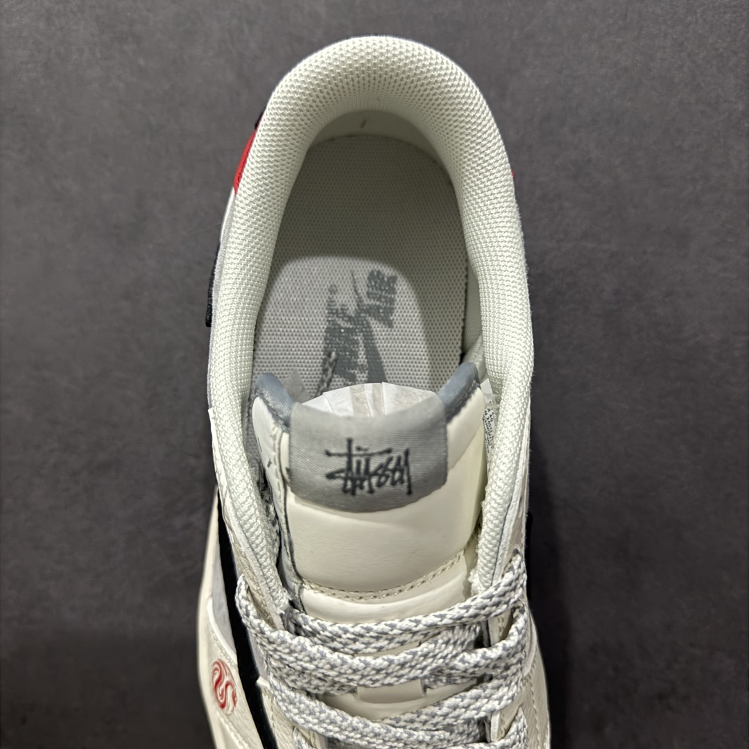 图片[7]-【定制版】Travis Scott x Nike Air Jordan 1 Low x StussynAir Jordan 1 Low 反转白黑小钩翻毛倒钩 纯原版本n全鞋采用原装头层皮，用料扎实 精雕细琢n鞋型极致还原 飞翼3D打印改良 深度立体四线中底拉帮皮料选材 钢印 背胶一应俱全 全新批次 原装原模大底全鞋原厂定制皮料，手感细腻正确折边工艺 完美细节诠释 官方货号：SJ2068 142 Size：36 36.5 37.5 38 38.5 39 40 40.5 41 42 42.5 43 44 44.5 45 编码：HXS320340-莆田鞋批发中心